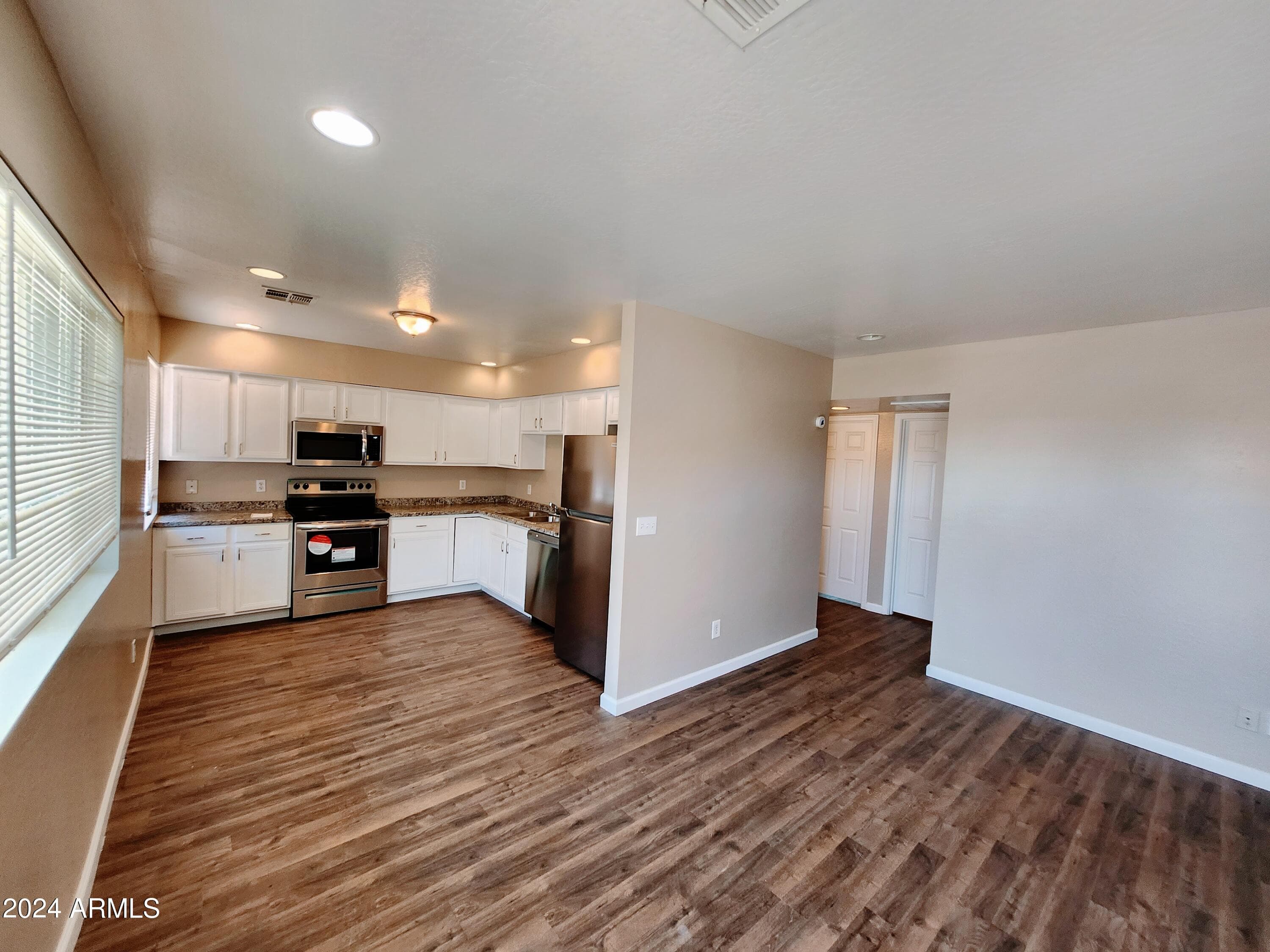 1224 E DUNLAP AVE - Photo 5