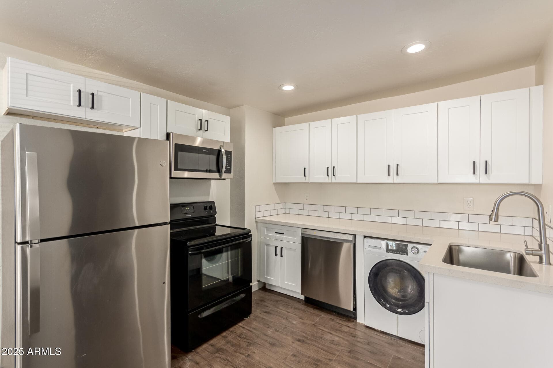 2421 W GLENROSA AVE - Photo 5