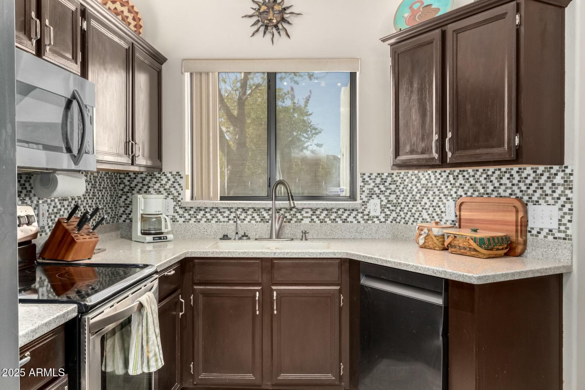 5445 E MCKELLIPS RD - Photo 4