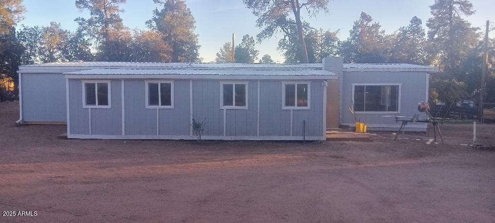 301 N Budweiser Circle — photo 2