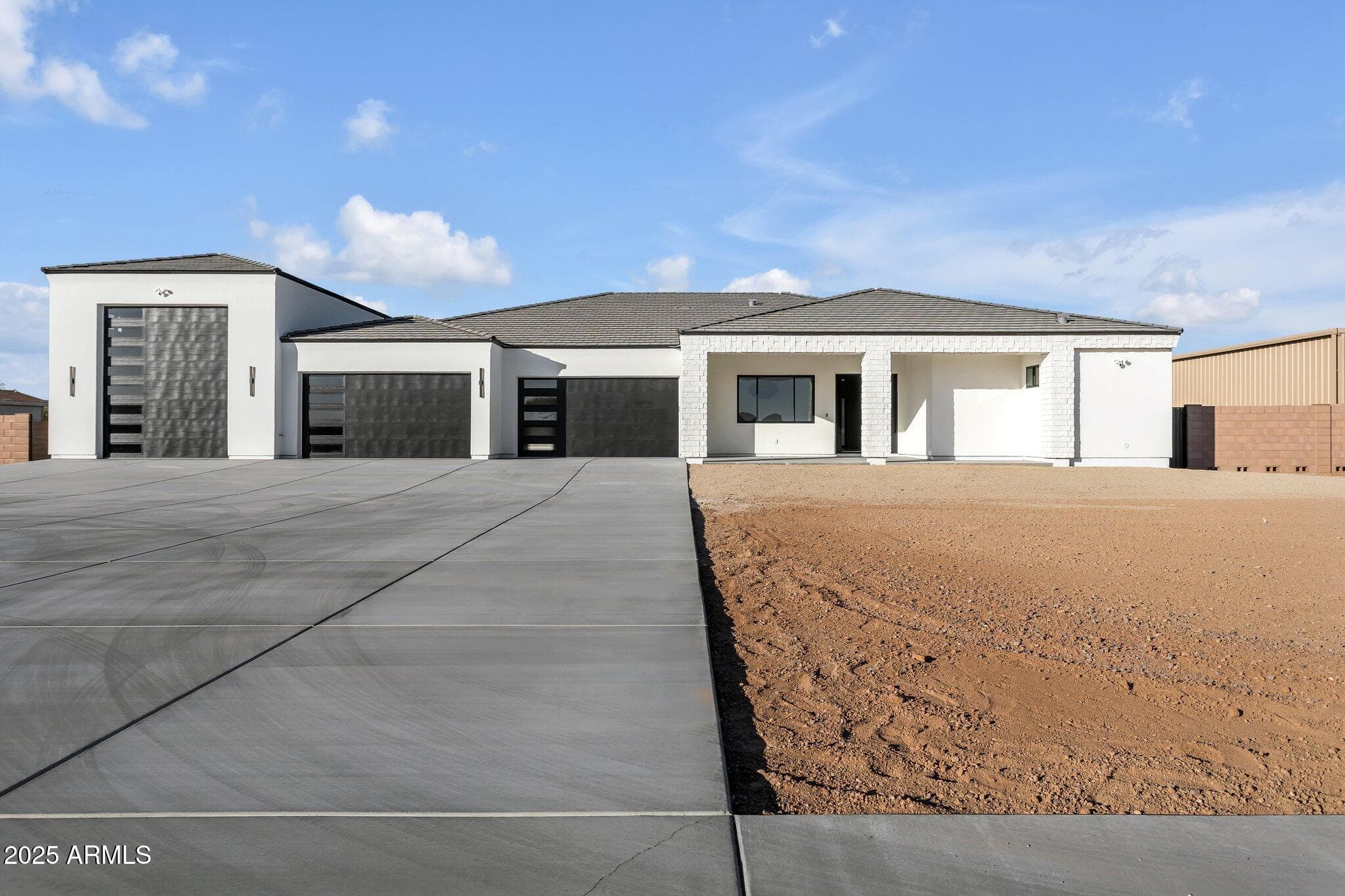 1602 E Cloud Rd — photo 1