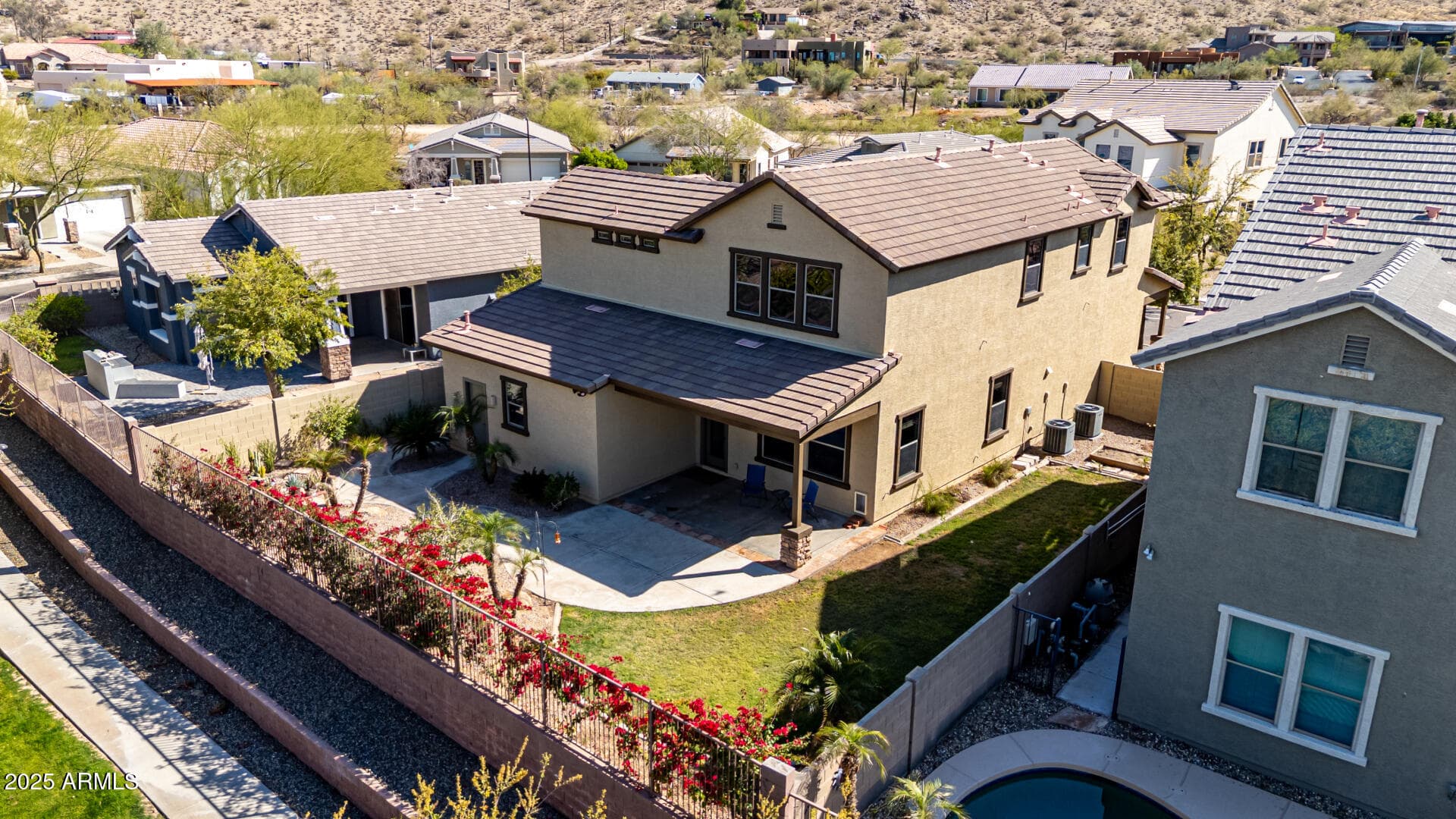 3914 E Constance Way — photo 2