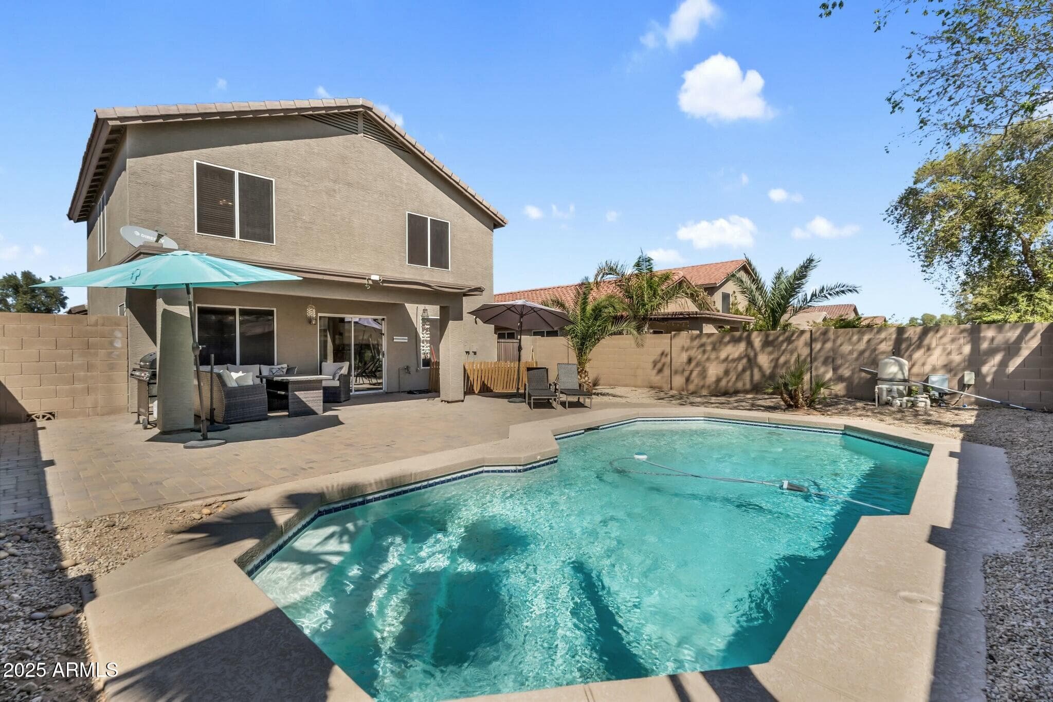 1061 E Poncho Ln — photo 1