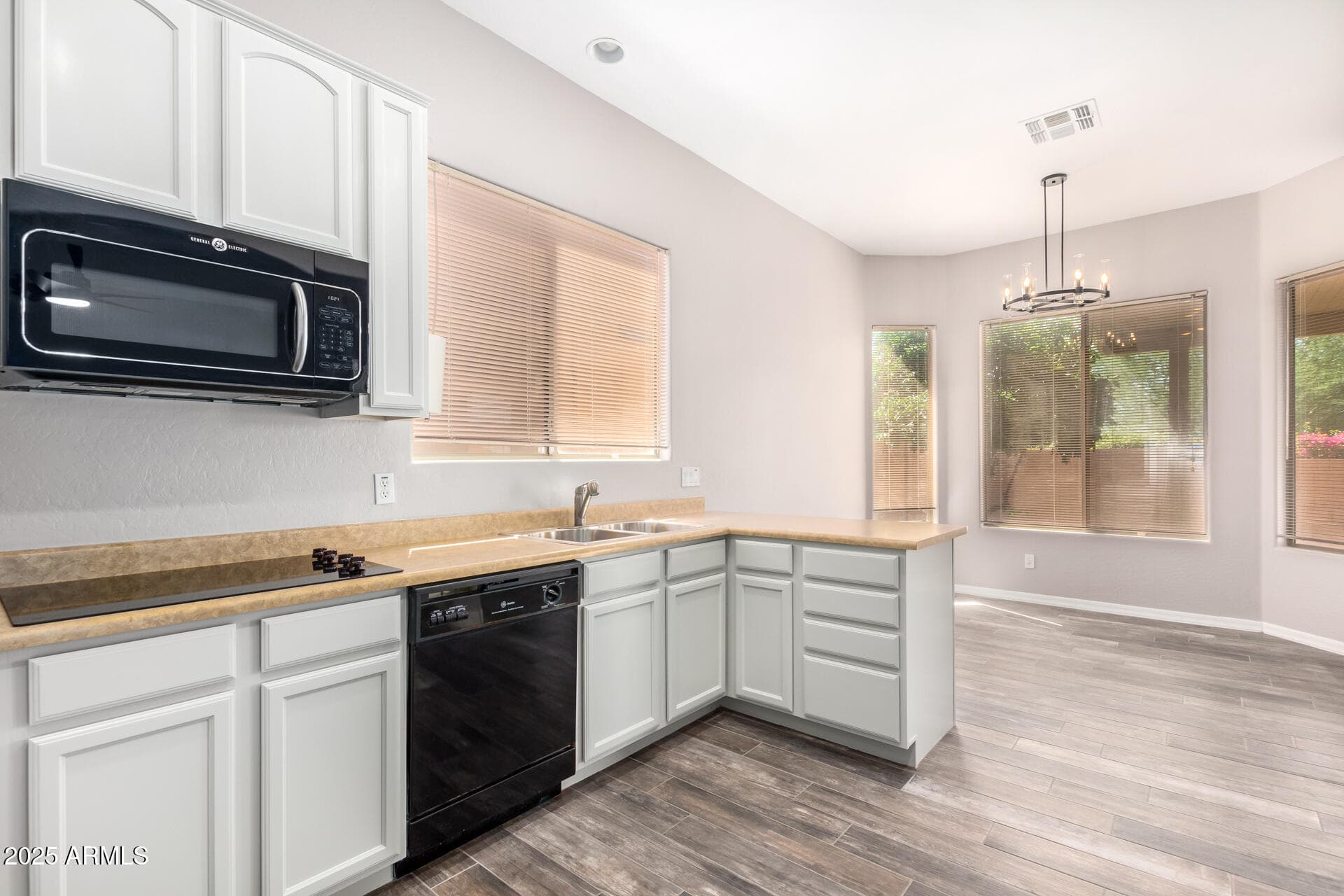 6617 W Molly Ln — photo 2