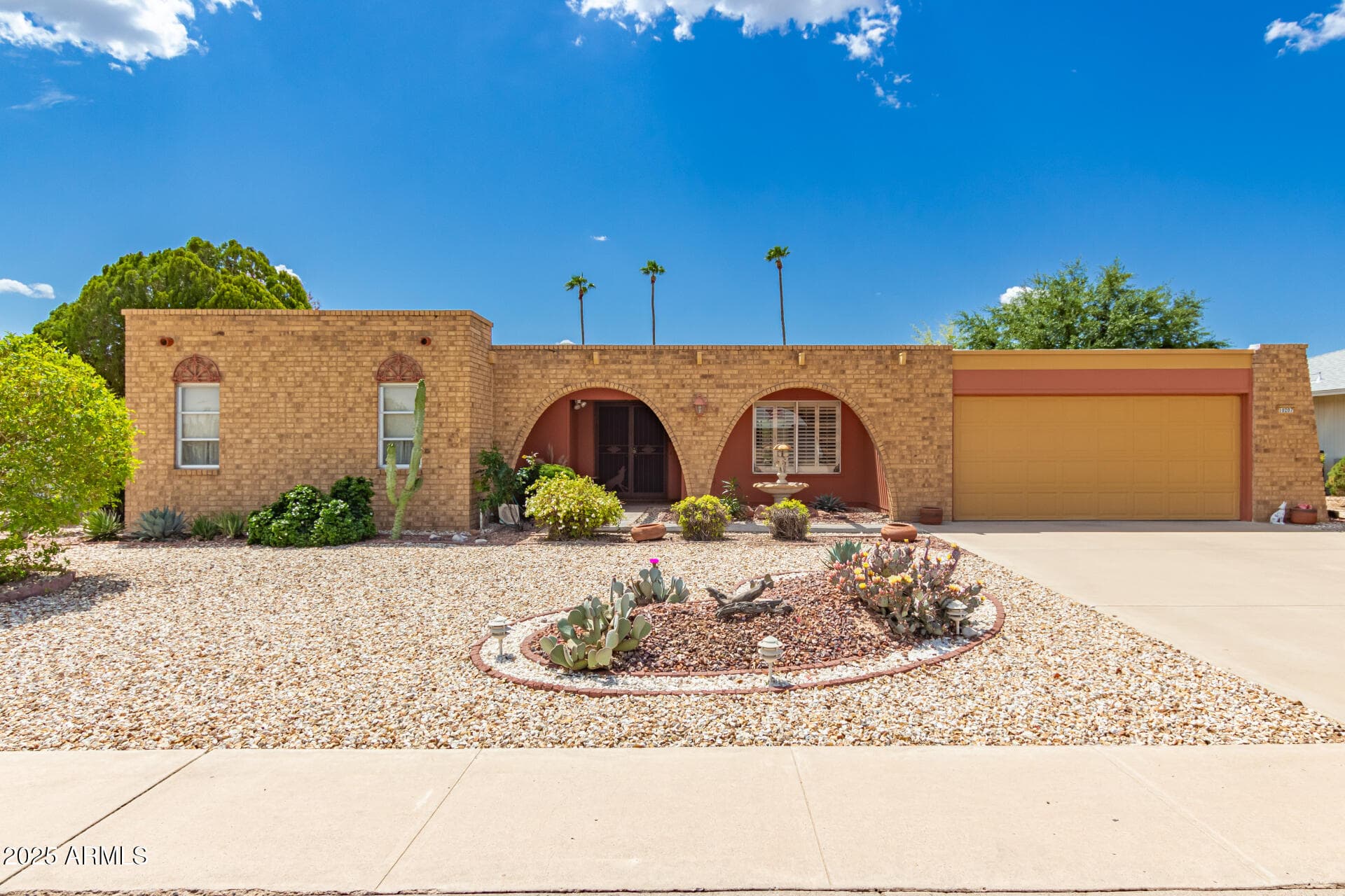 10207 W Oak Ridge Dr — photo 1