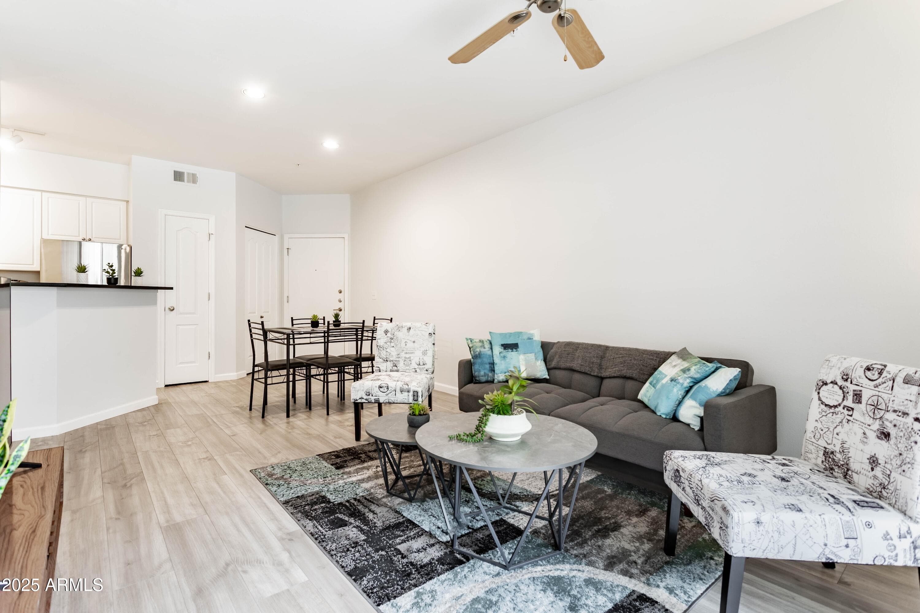 1701 E COLTER ST - Photo 3