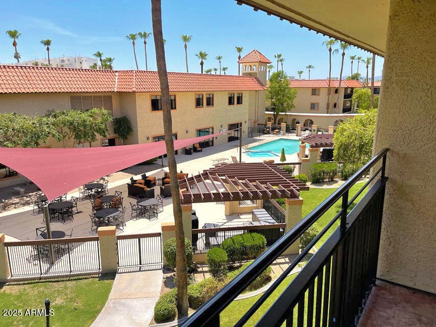 10330 W Thunderbird Blvd C304 — photo 1