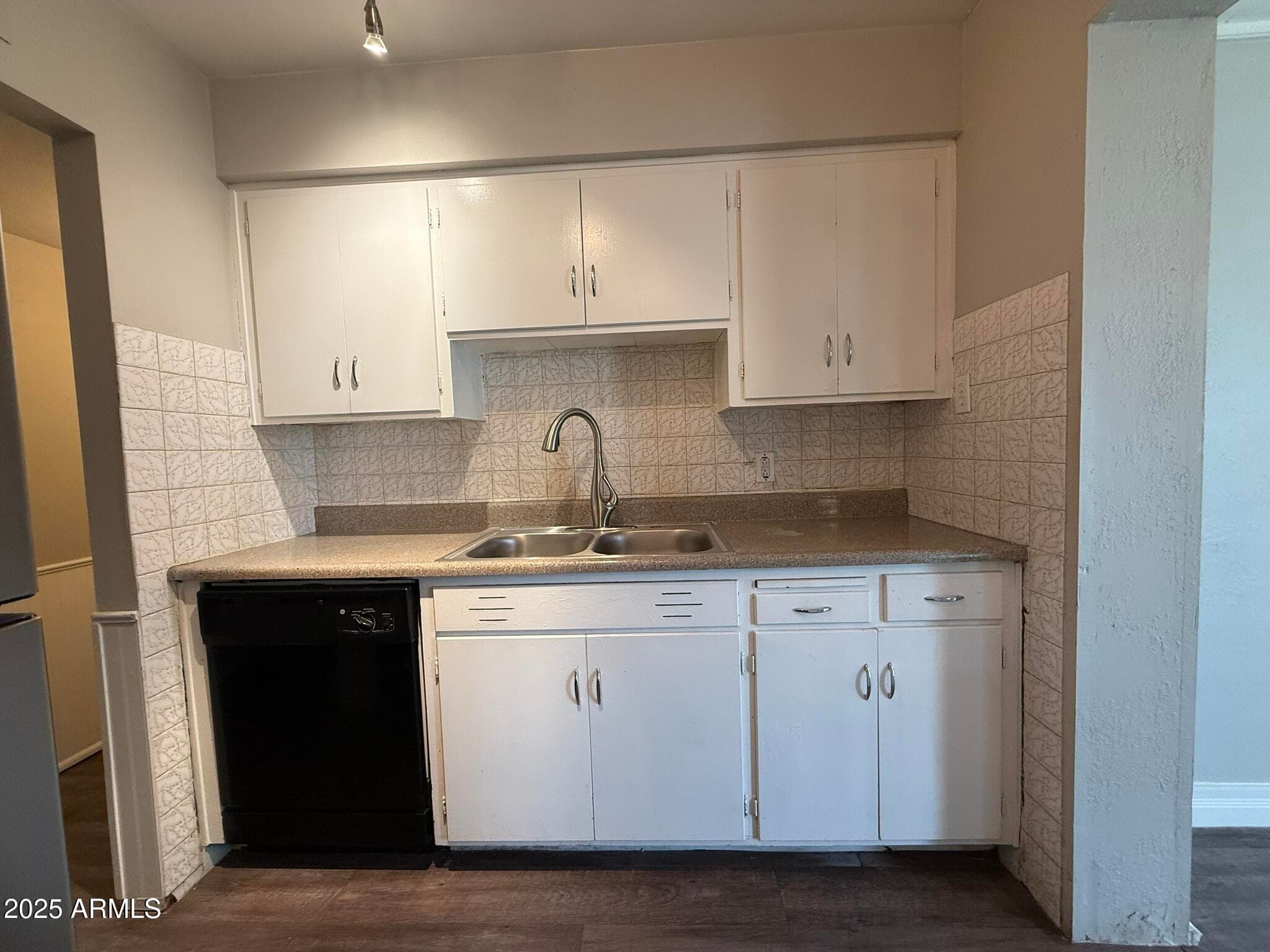 1723 W Cheryl Dr — photo 2