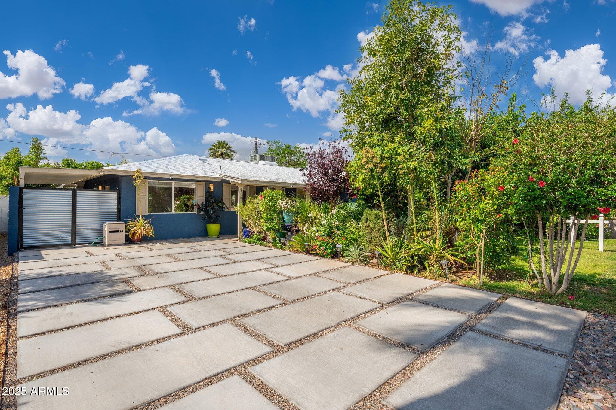 2219 W Catalina Dr — photo 2