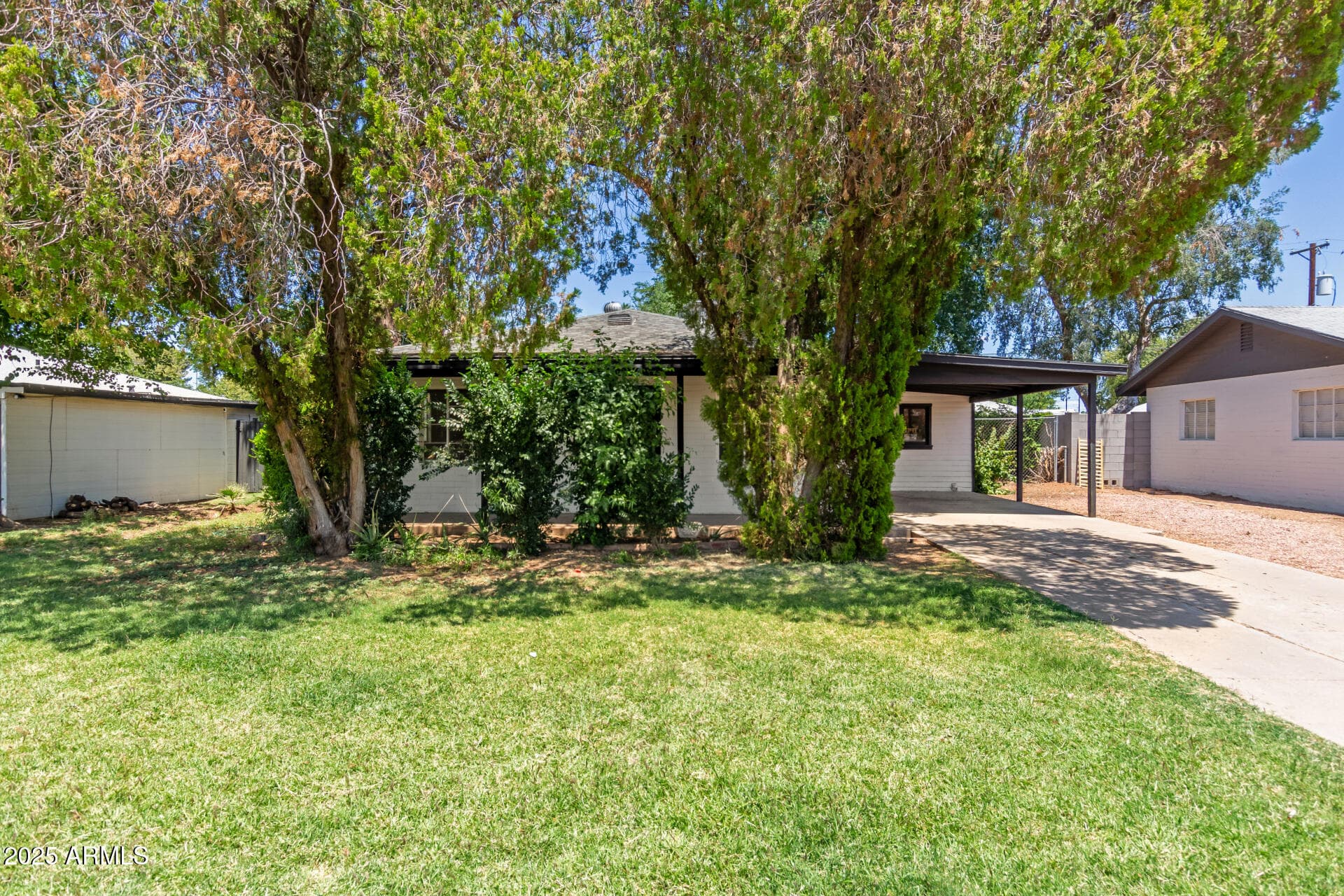 3526 E Cheery Lynn Rd — photo 1