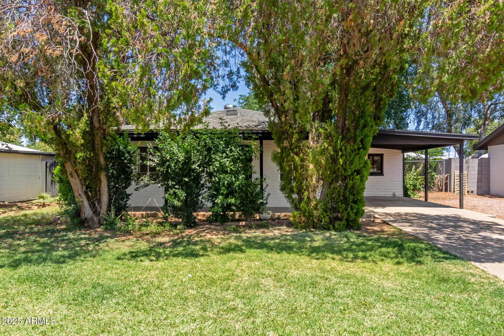 3526 E Cheery Lynn Rd — photo 2