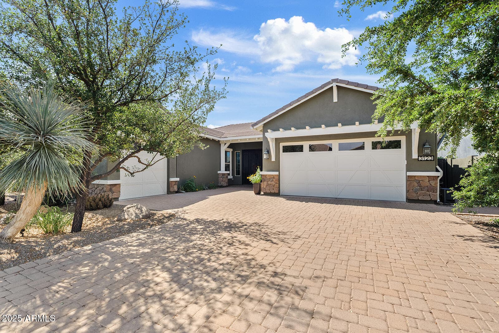3123 E Cat Balue Dr — photo 1