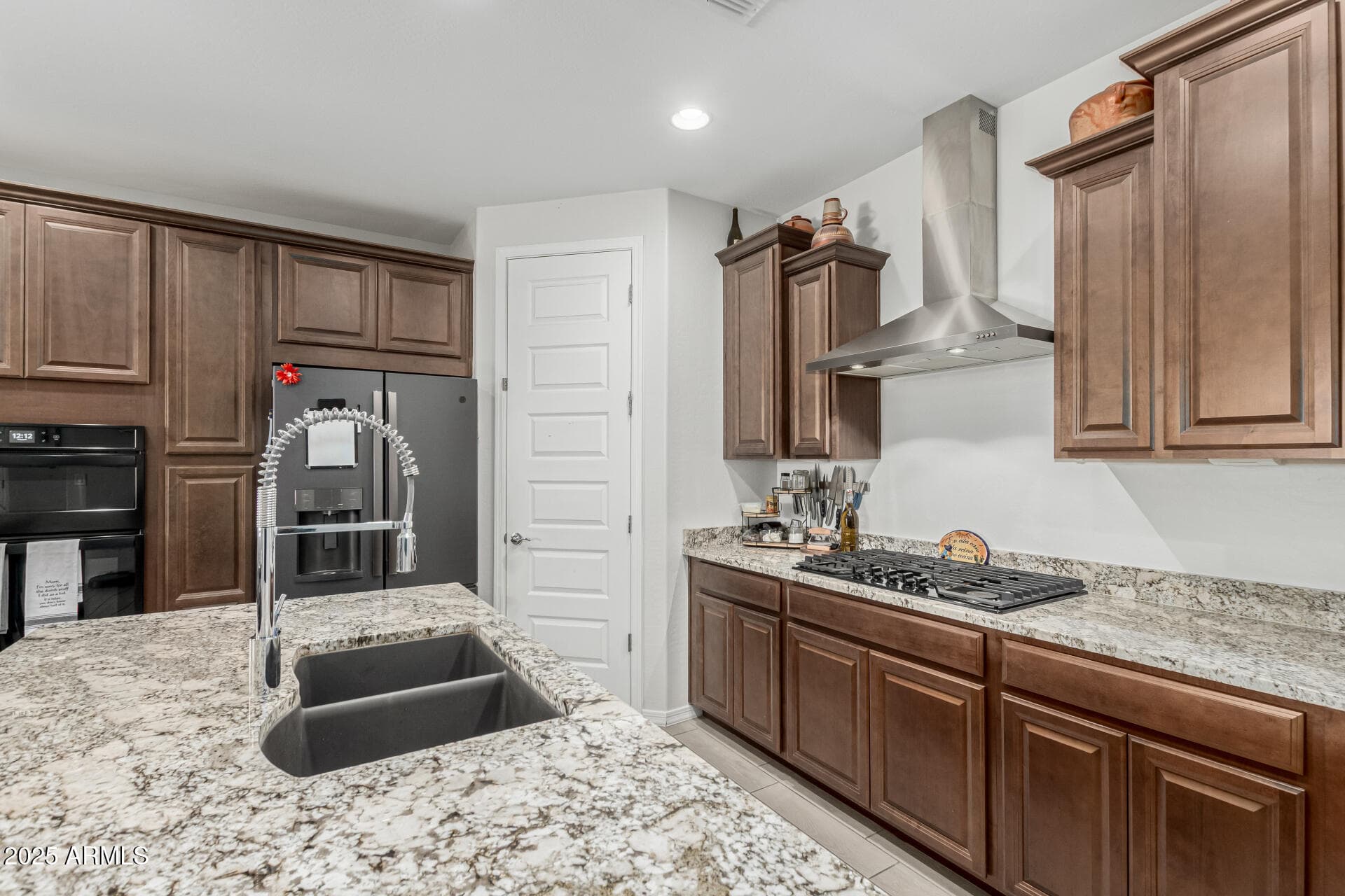25915 W Tina Ln — photo 1