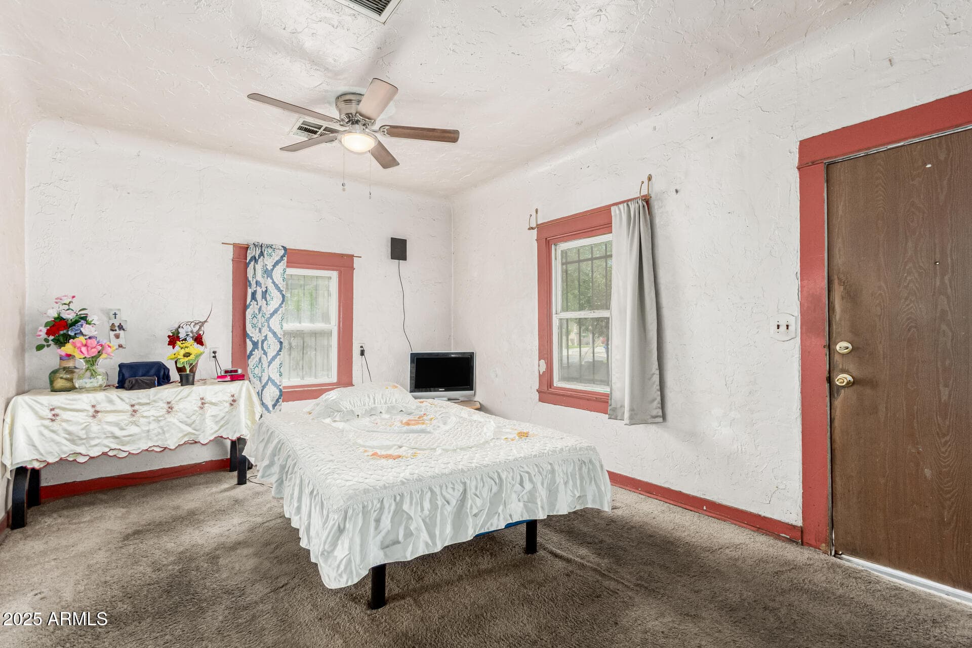 1029 E Mckinley St — photo 2