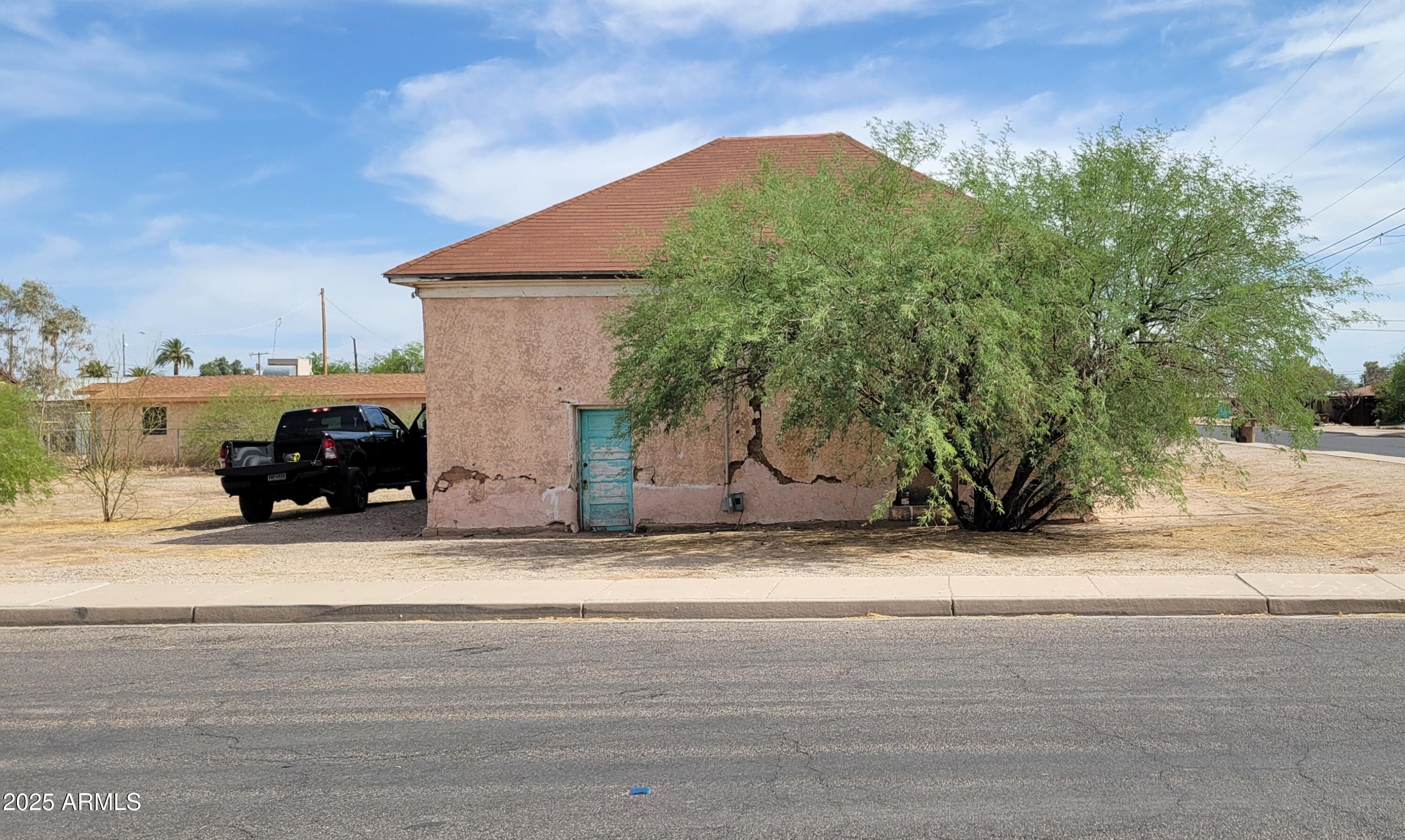 325 W 9th St — photo 2