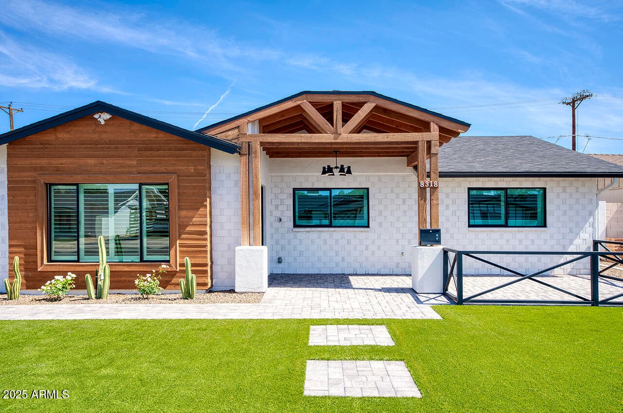 8318 E Sells Dr — photo 2