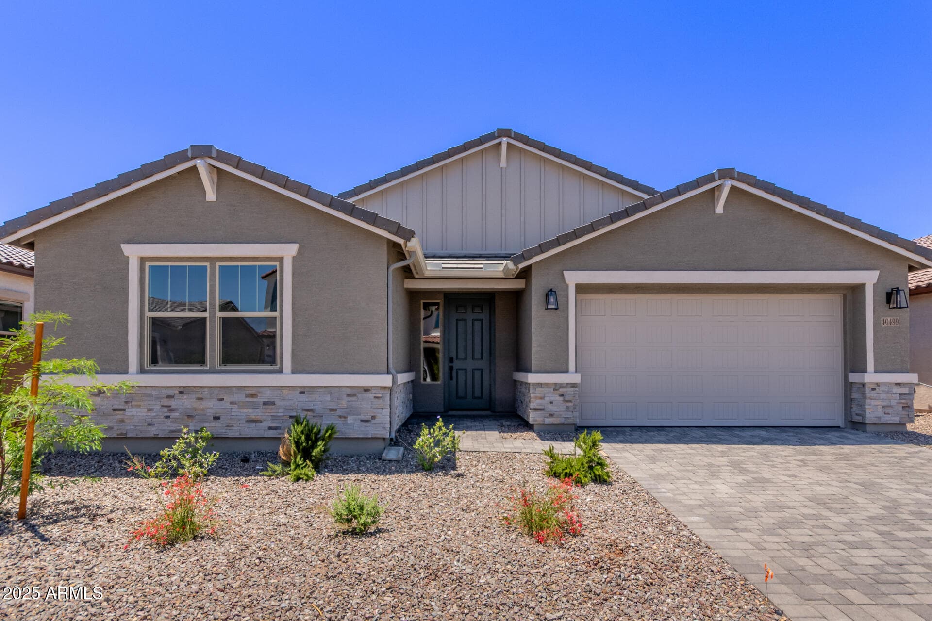 40499 W Michaels Dr — photo 1