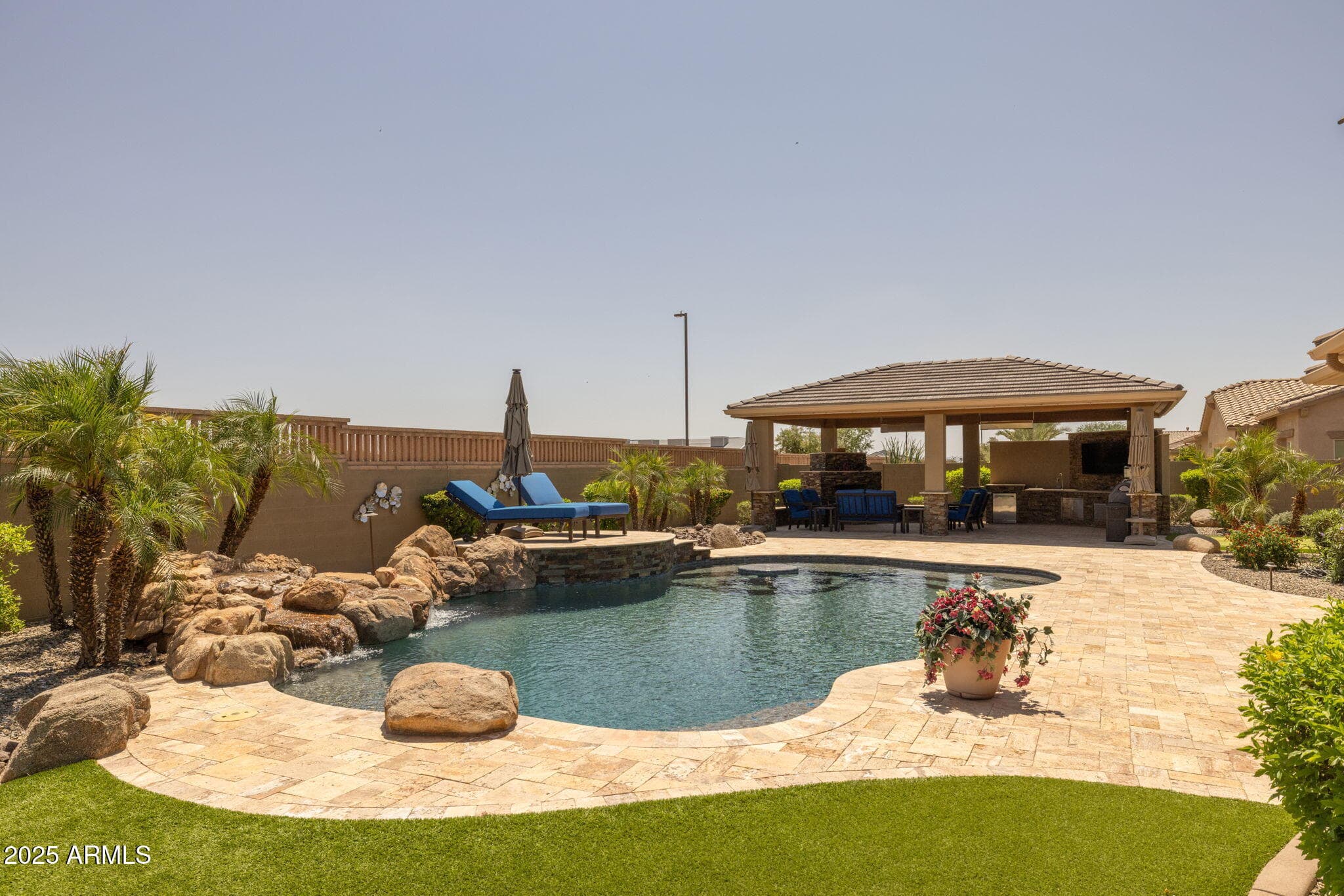 3119 E Bellflower Dr — photo 2
