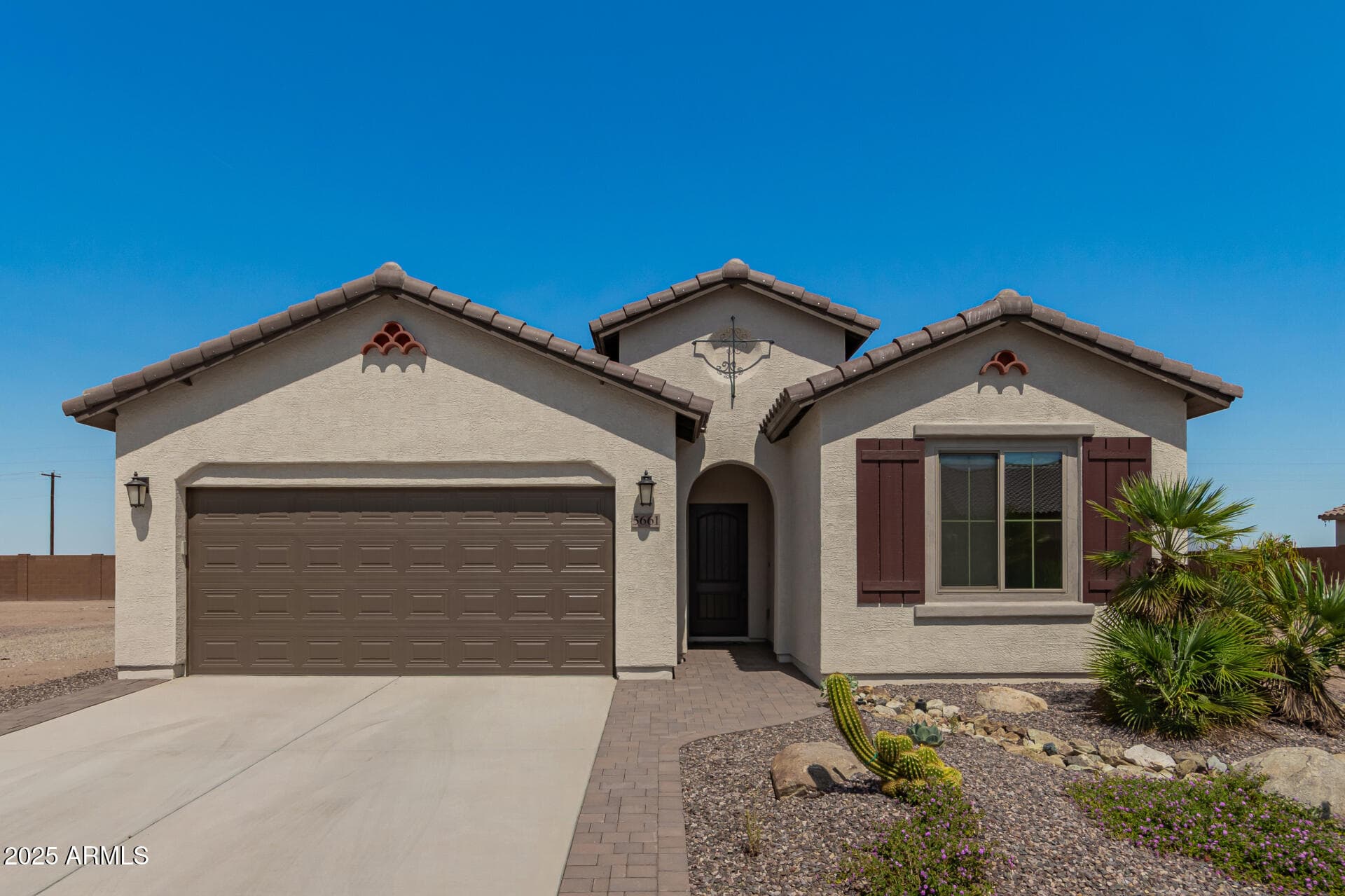 5661 N Coyote Hill Rd — photo 2