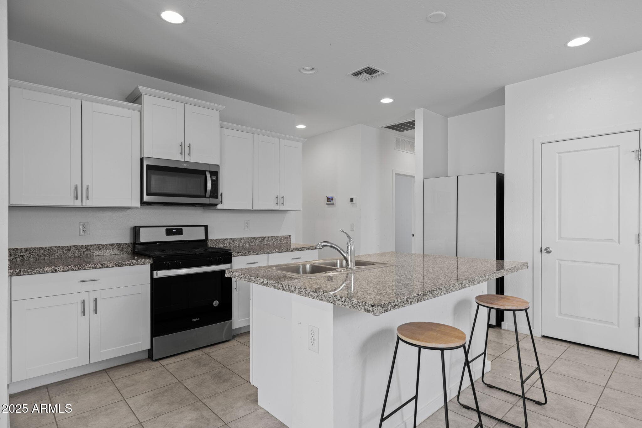 36987 N Sidewinder Dr — photo 2