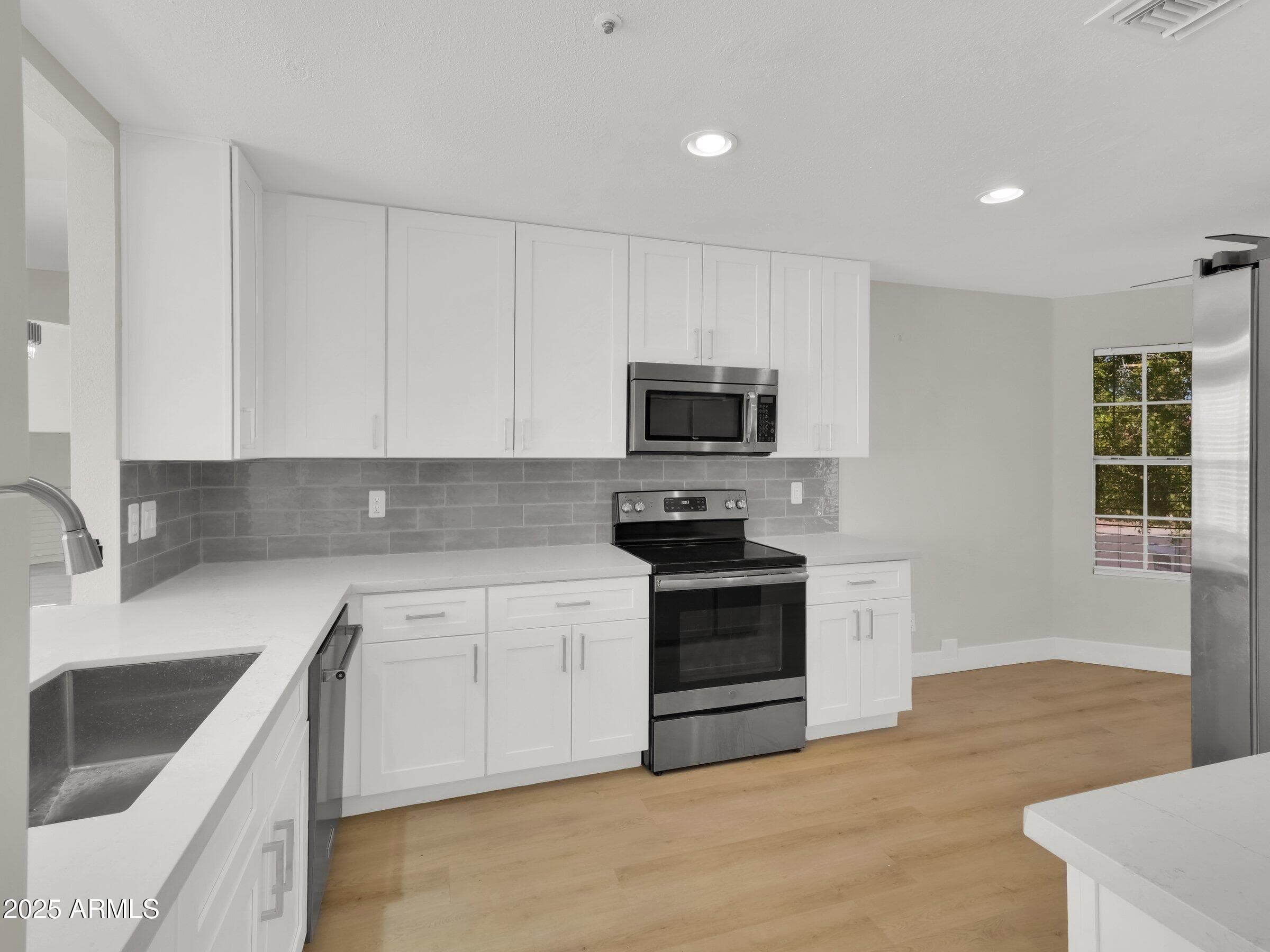 11889 N 113th Pl — photo 2