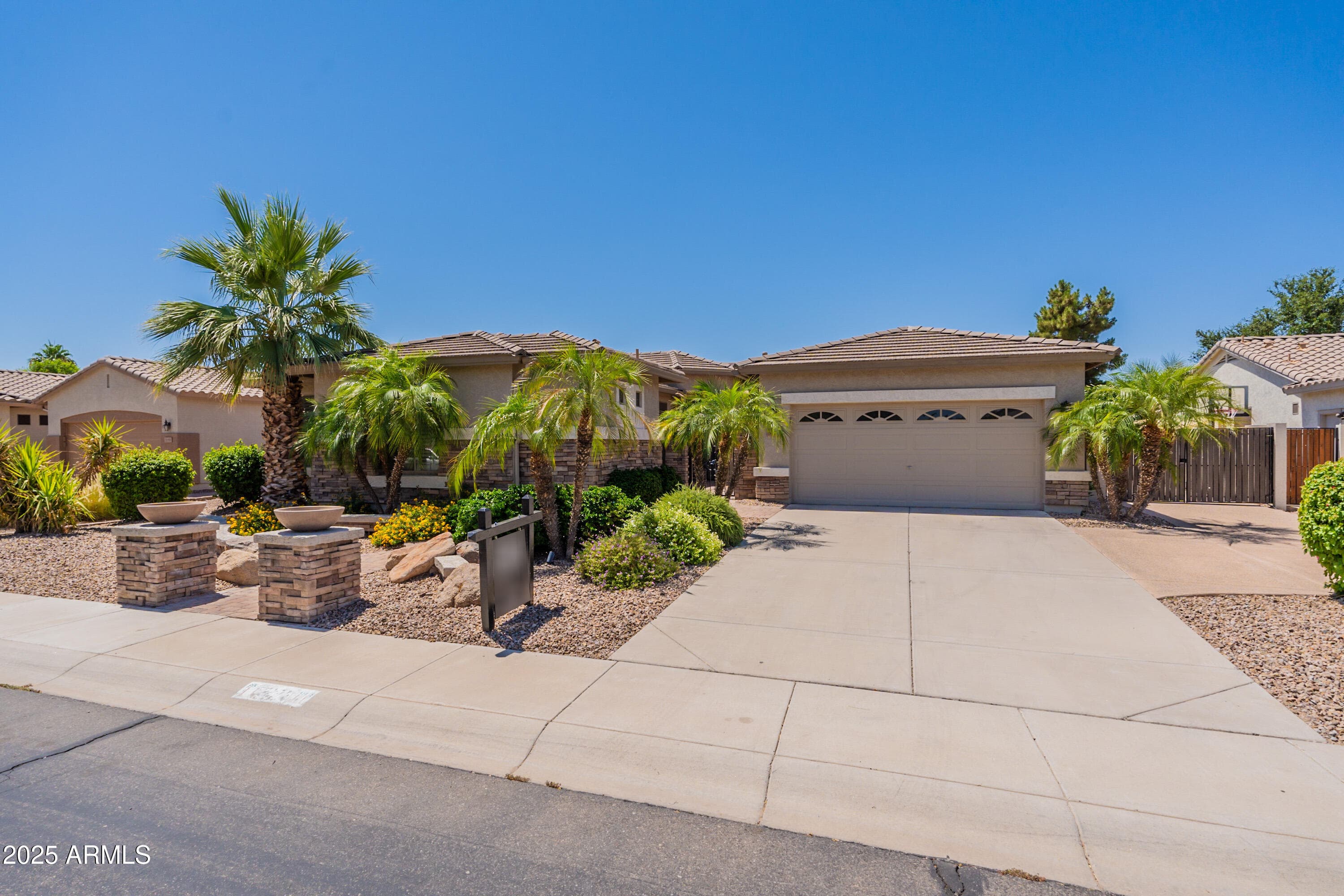 3173 E Canyon Way — photo 2