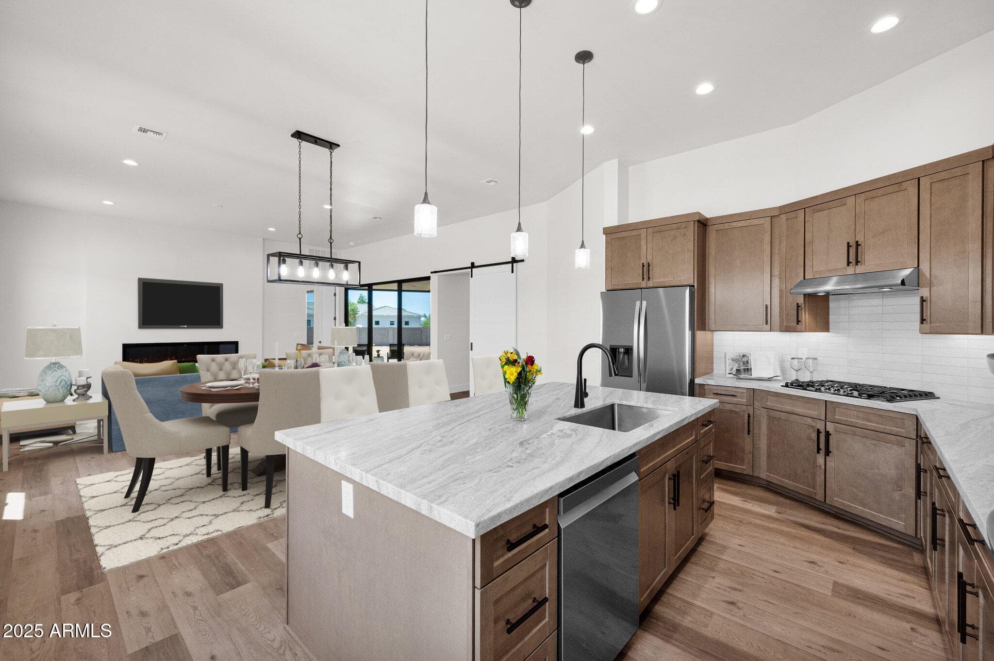 553 W Cavalry Rd — photo 1