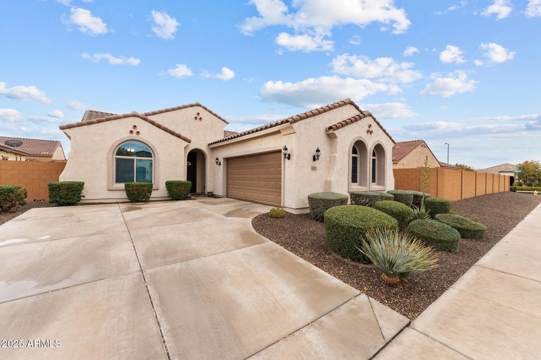 26011 W Wahalla Ln — photo 2