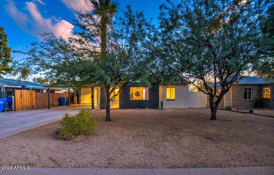 1635 W Roma Ave — photo 1