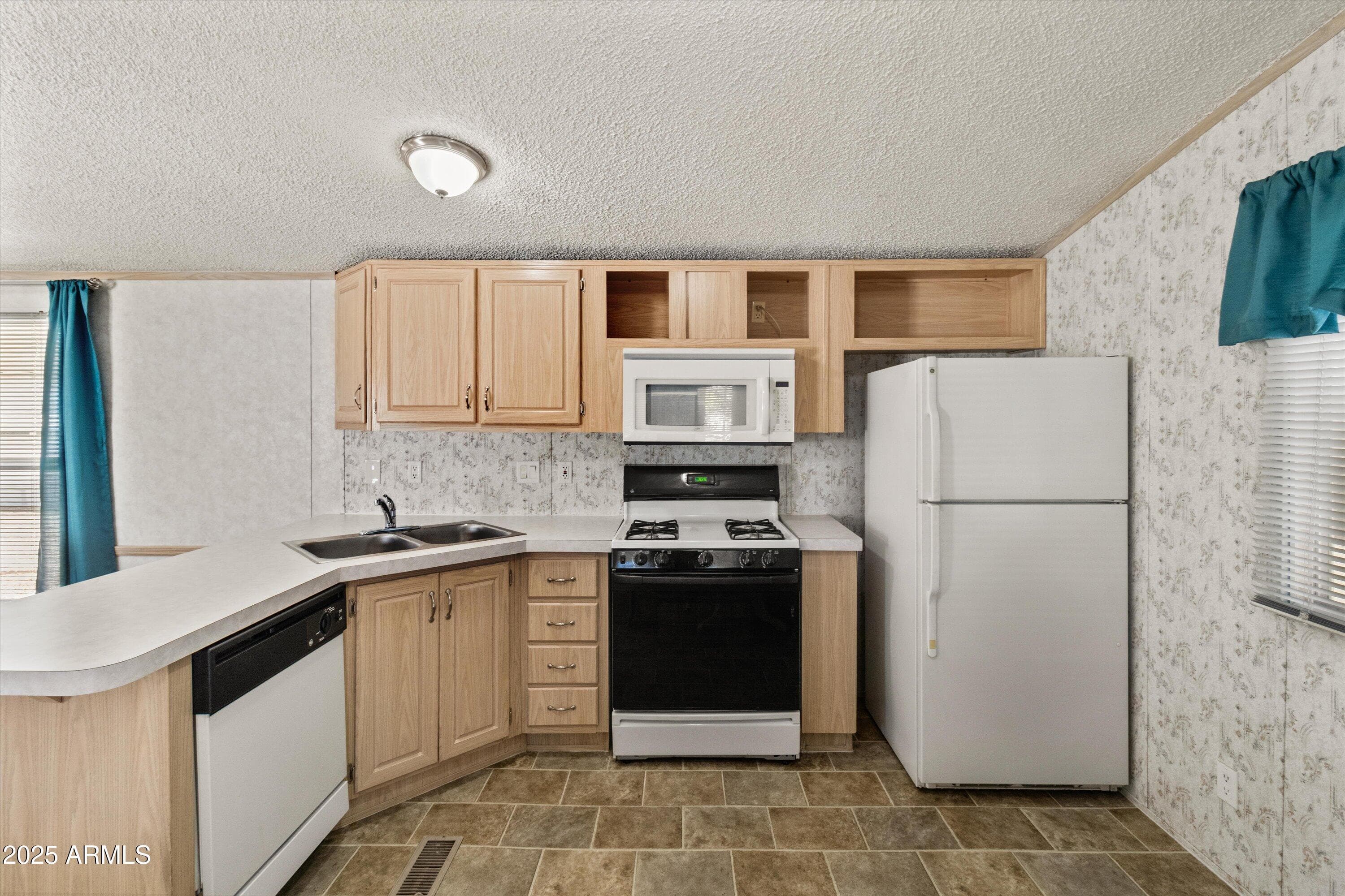 201 S GREENFIELD RD - Photo 5
