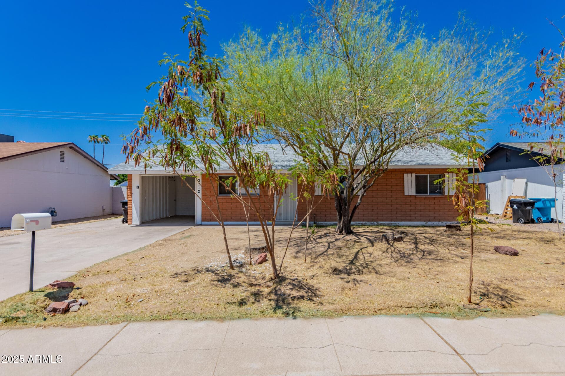2112 W Dahlia Dr — photo 1
