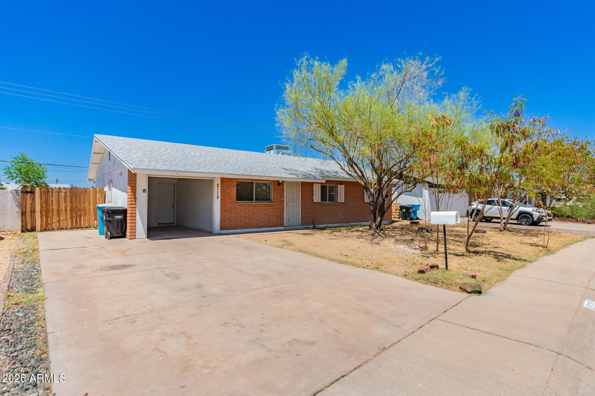 2112 W Dahlia Dr — photo 2