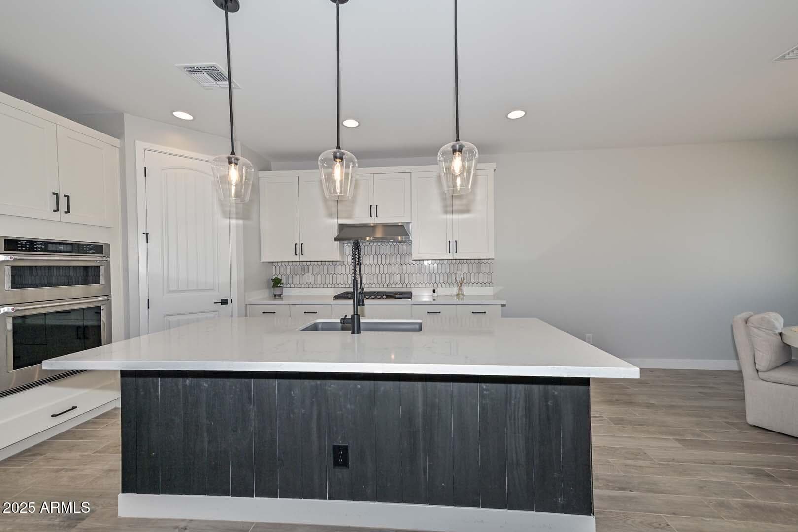 26428 N Thornhill Dr — photo 2