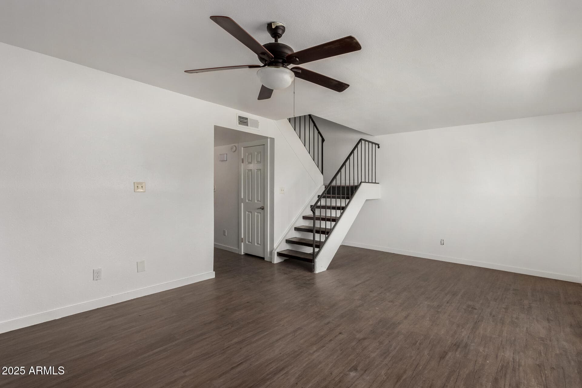 4734 W Rose Ln — photo 2