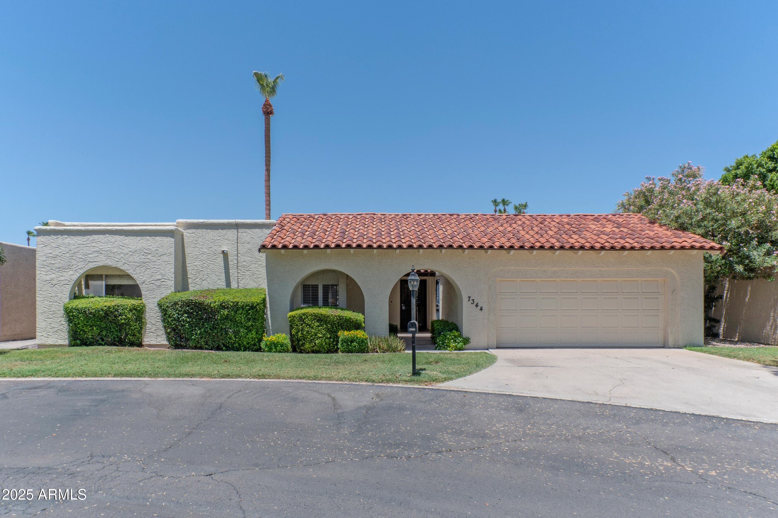 7344 E Rose Ln — photo 1