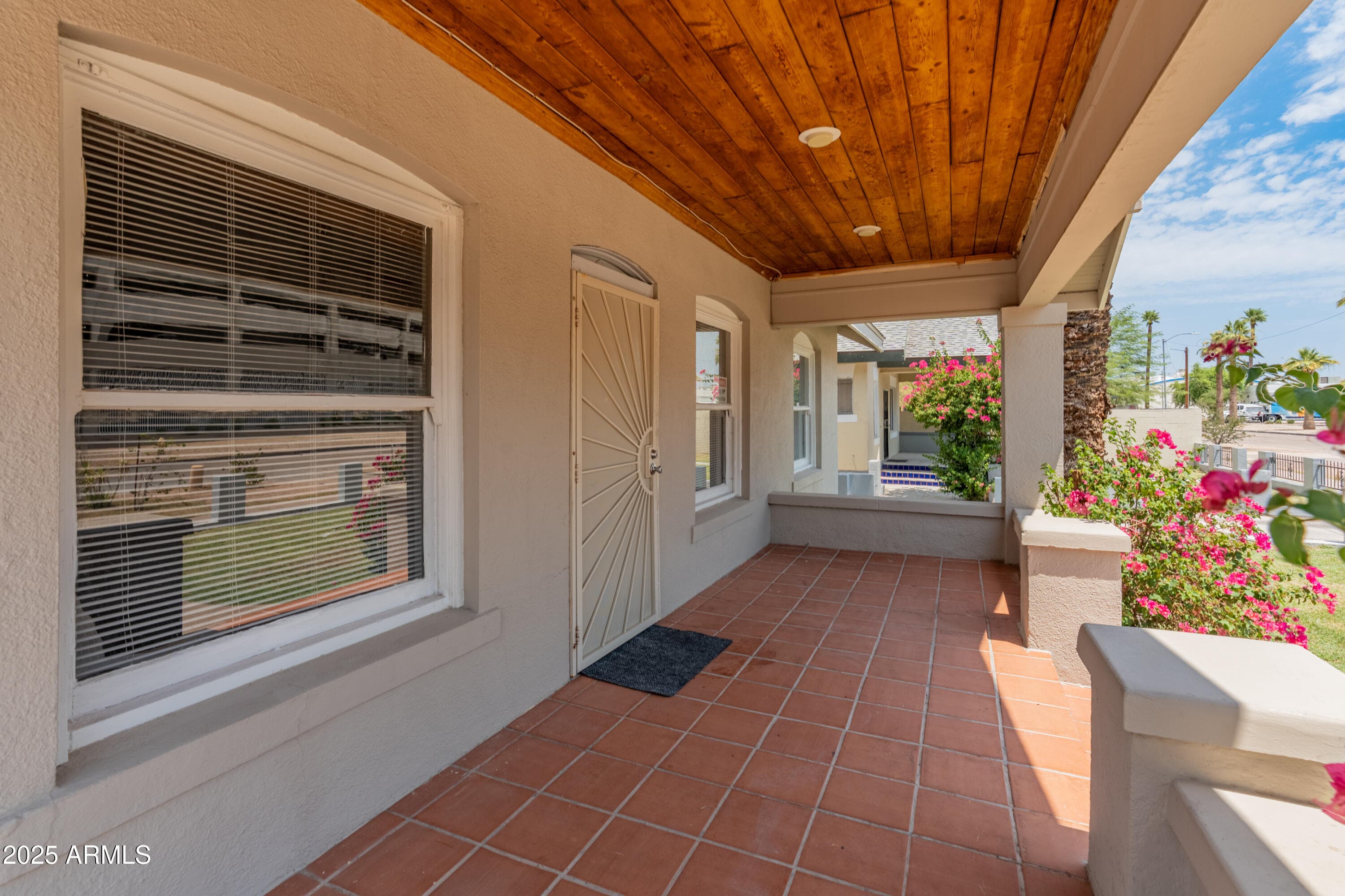 122 N 9th Ave — photo 1