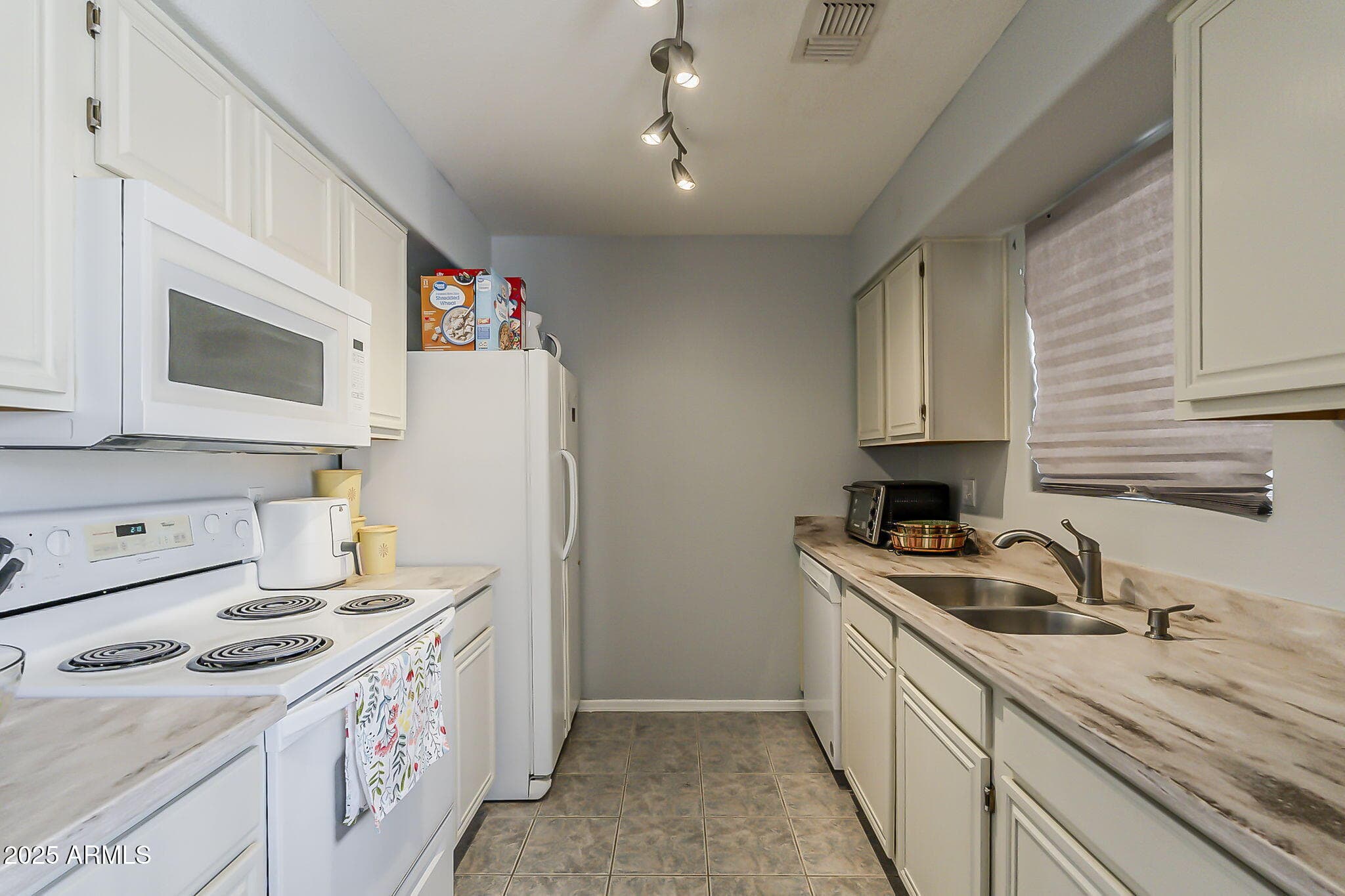 2011 S CLUBHOUSE DR - Photo 3