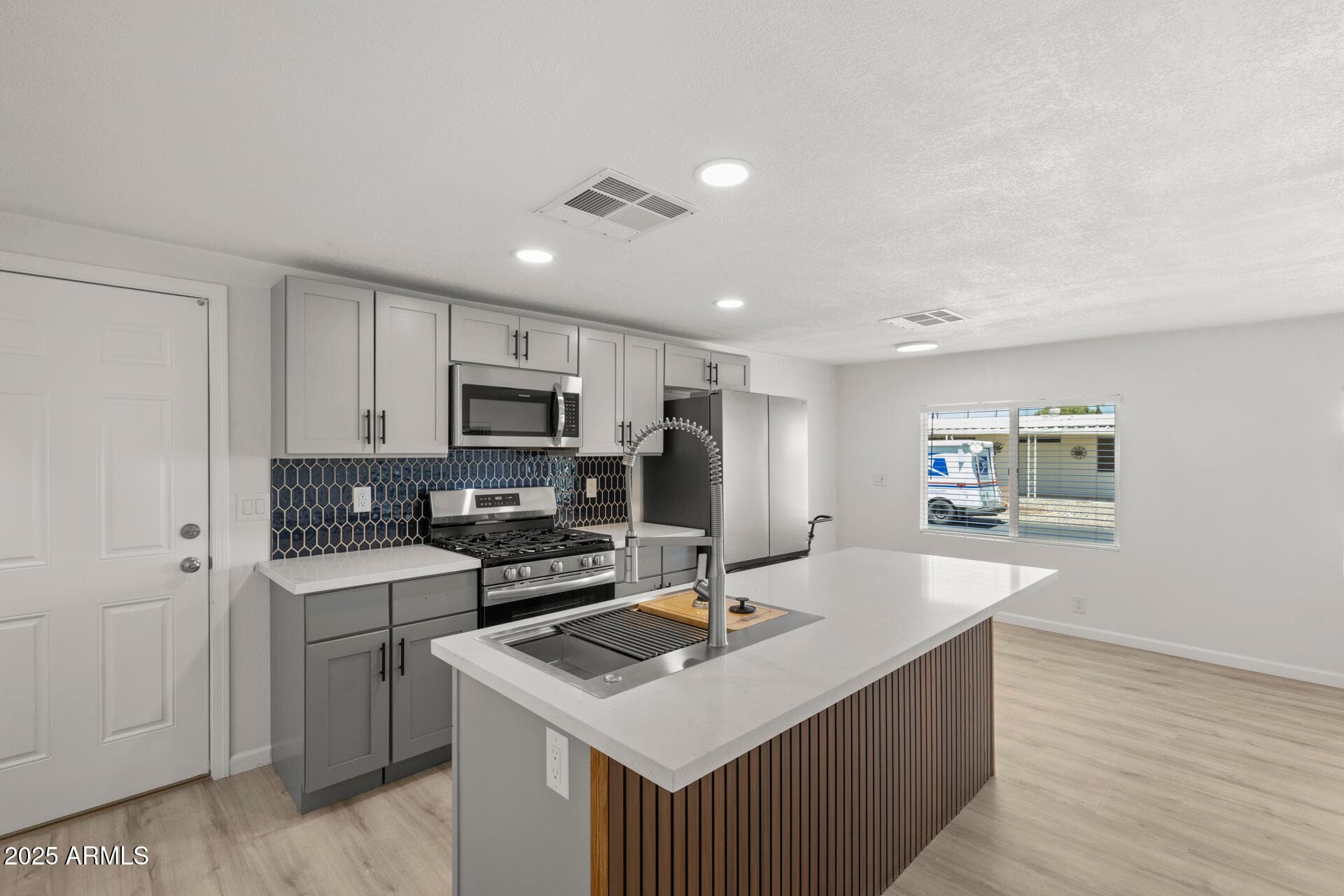 410 N 67TH LN - Photo 4