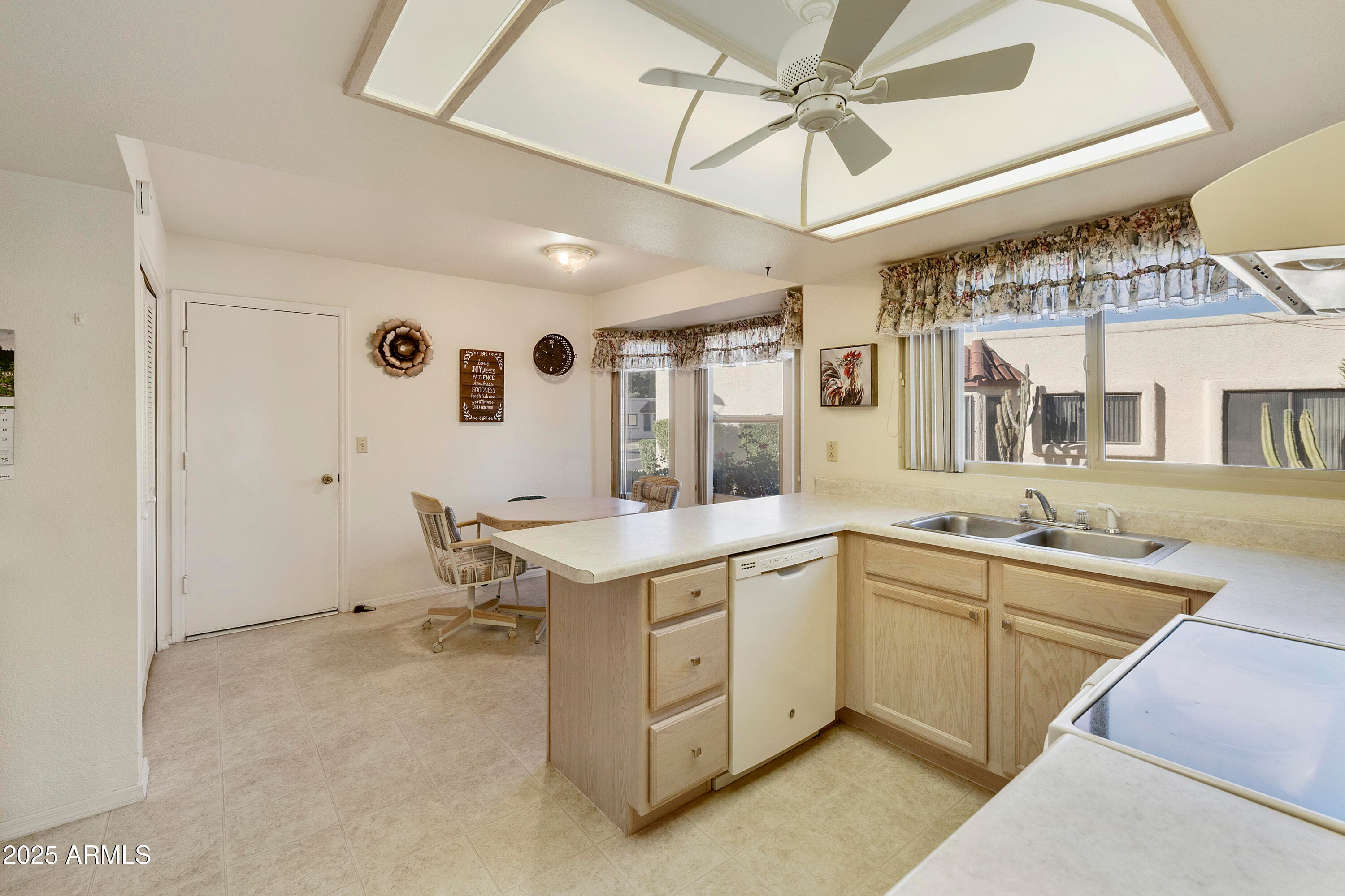 649 S Arrowwood Way — photo 2
