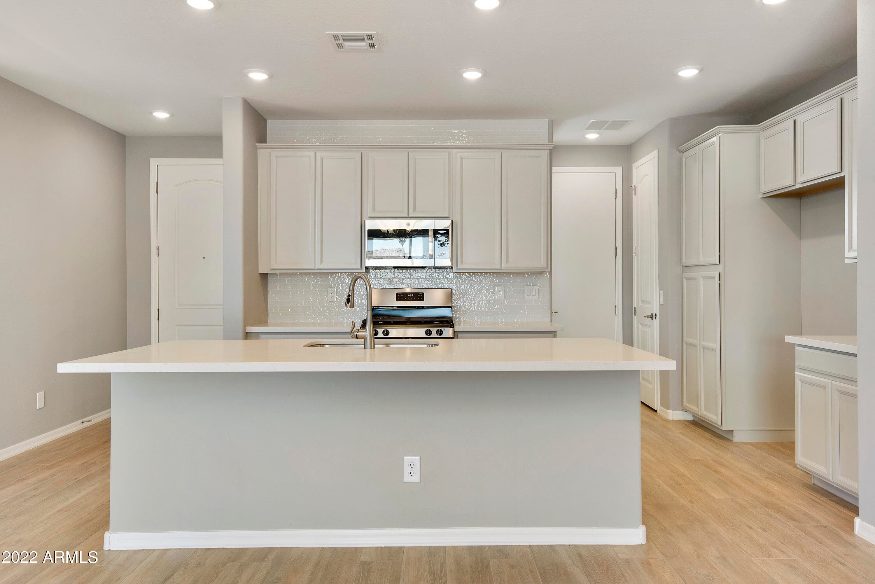 17244 W Dahlia Dr — photo 2