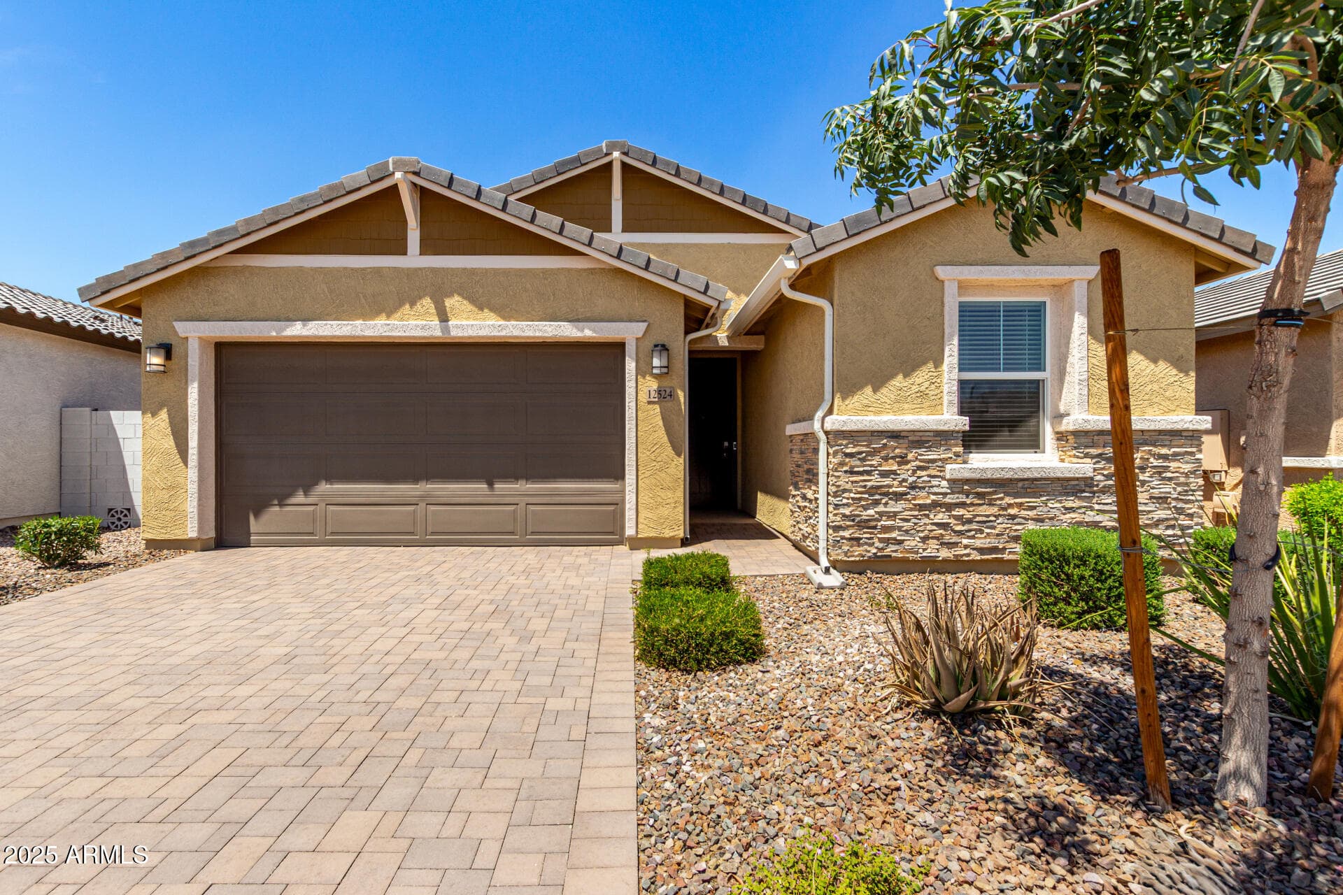 12524 W Trumbull Rd — photo 1