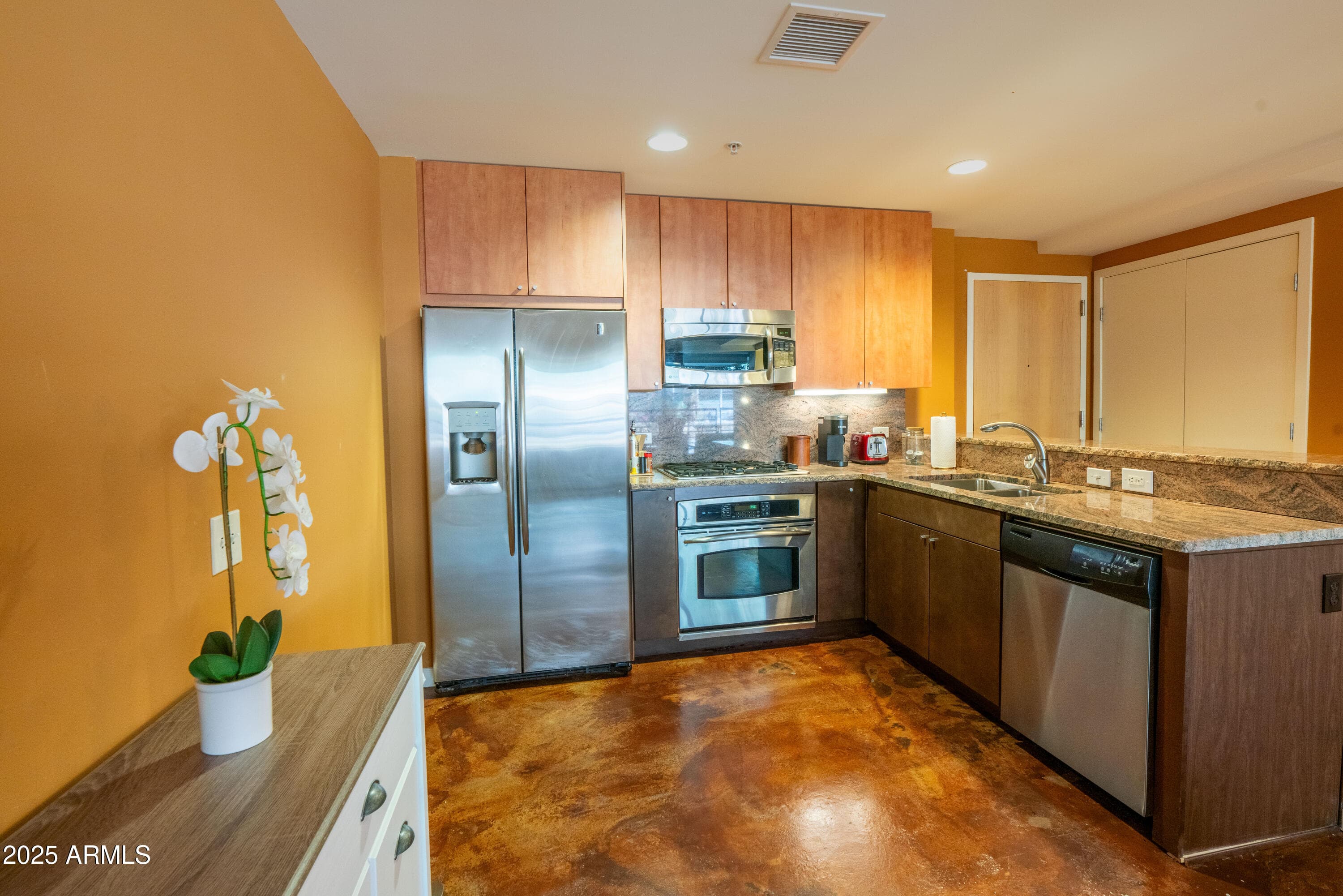 7137 E Rancho Vista Dr 3003 — photo 1