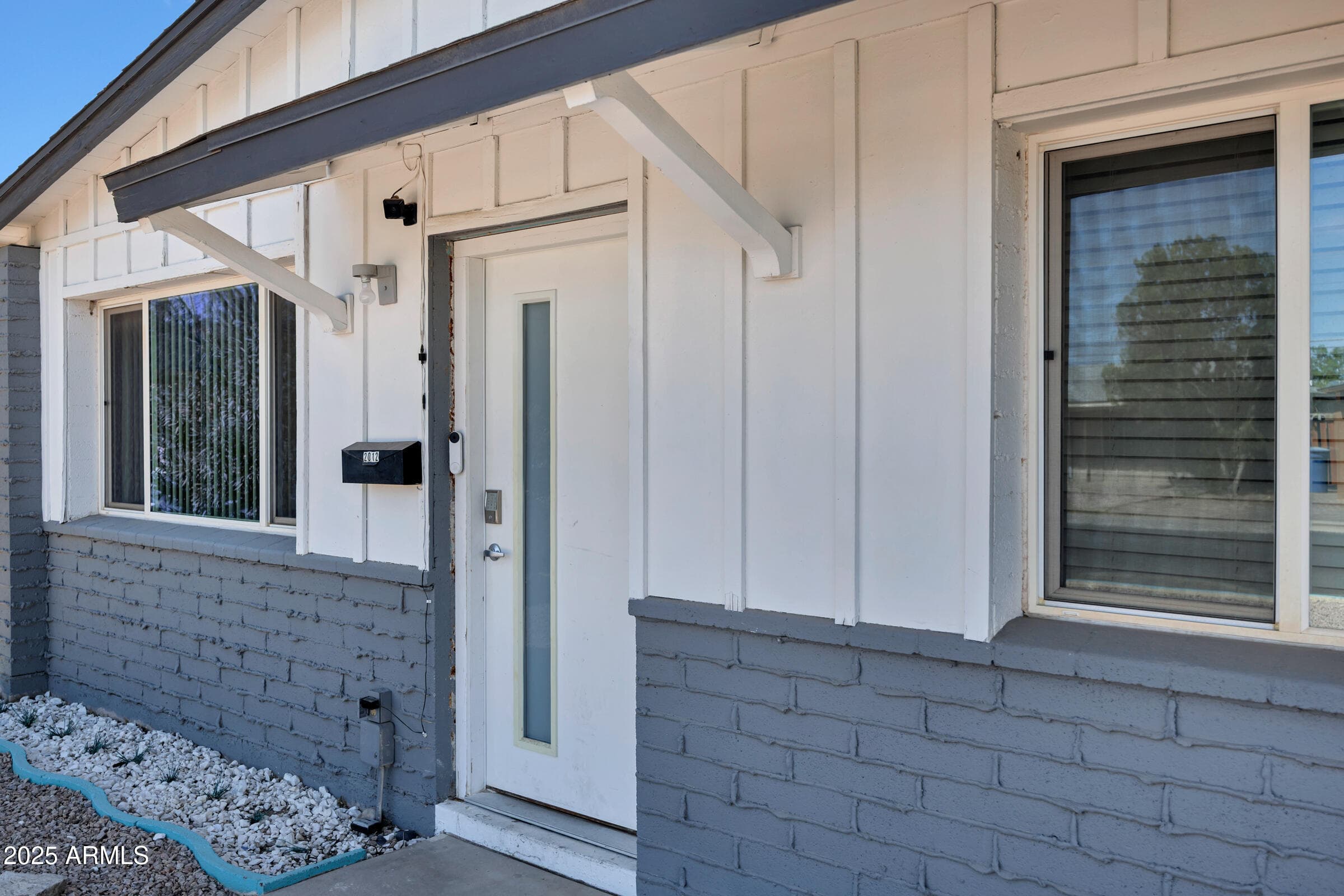 2012 N Van Ness Ave — photo 1