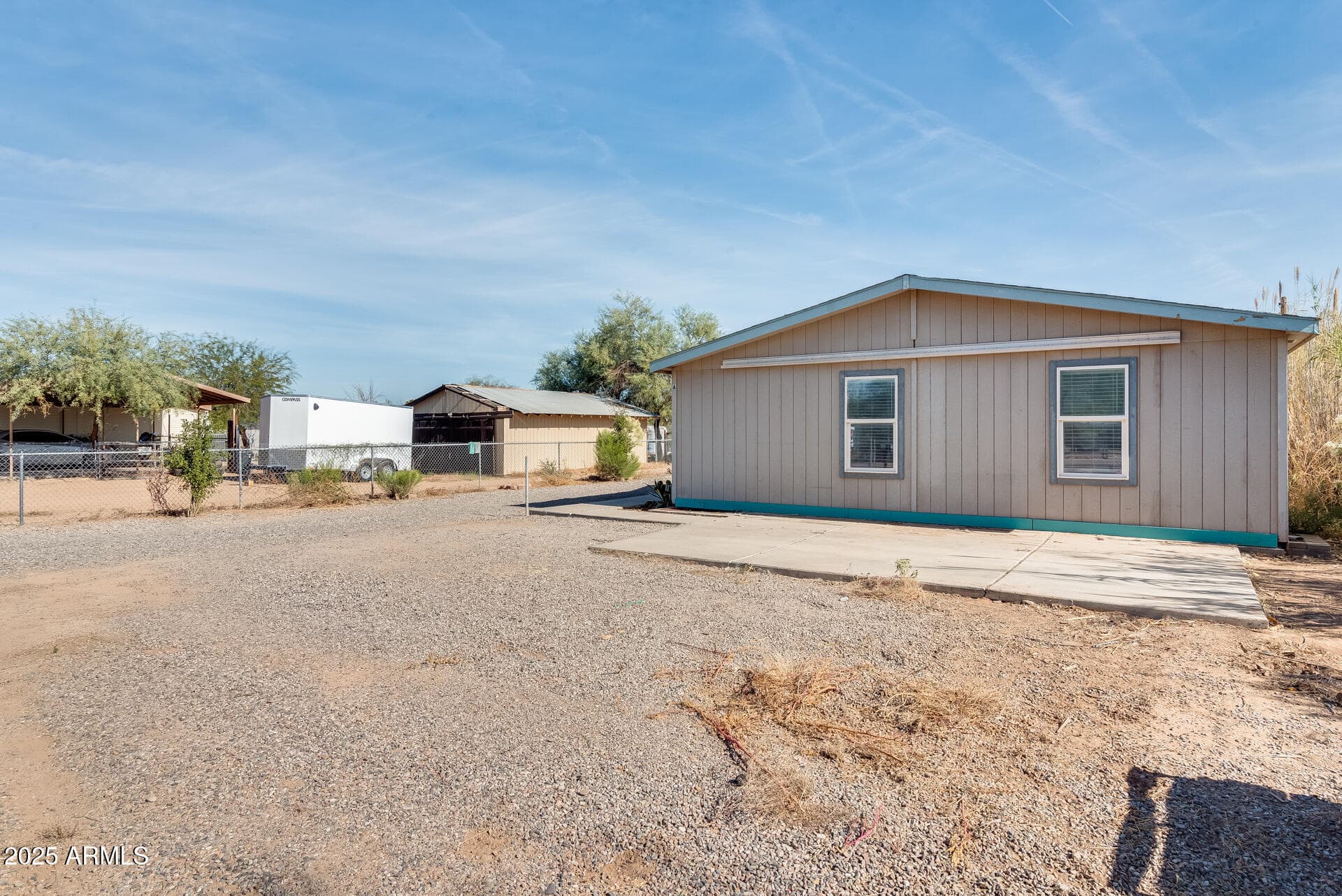 1047 S MAIN ST - Photo 3