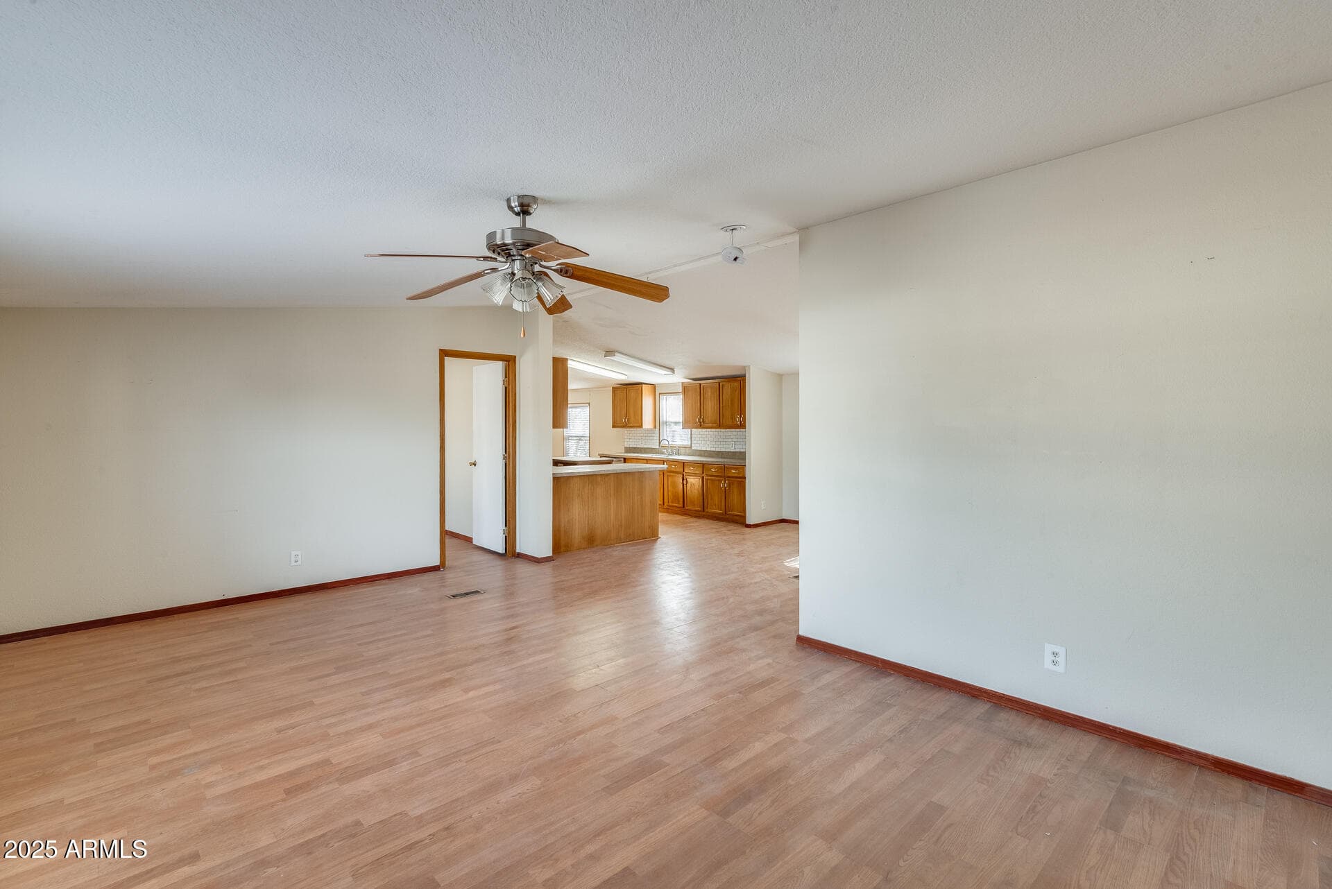 1047 S MAIN ST - Photo 5