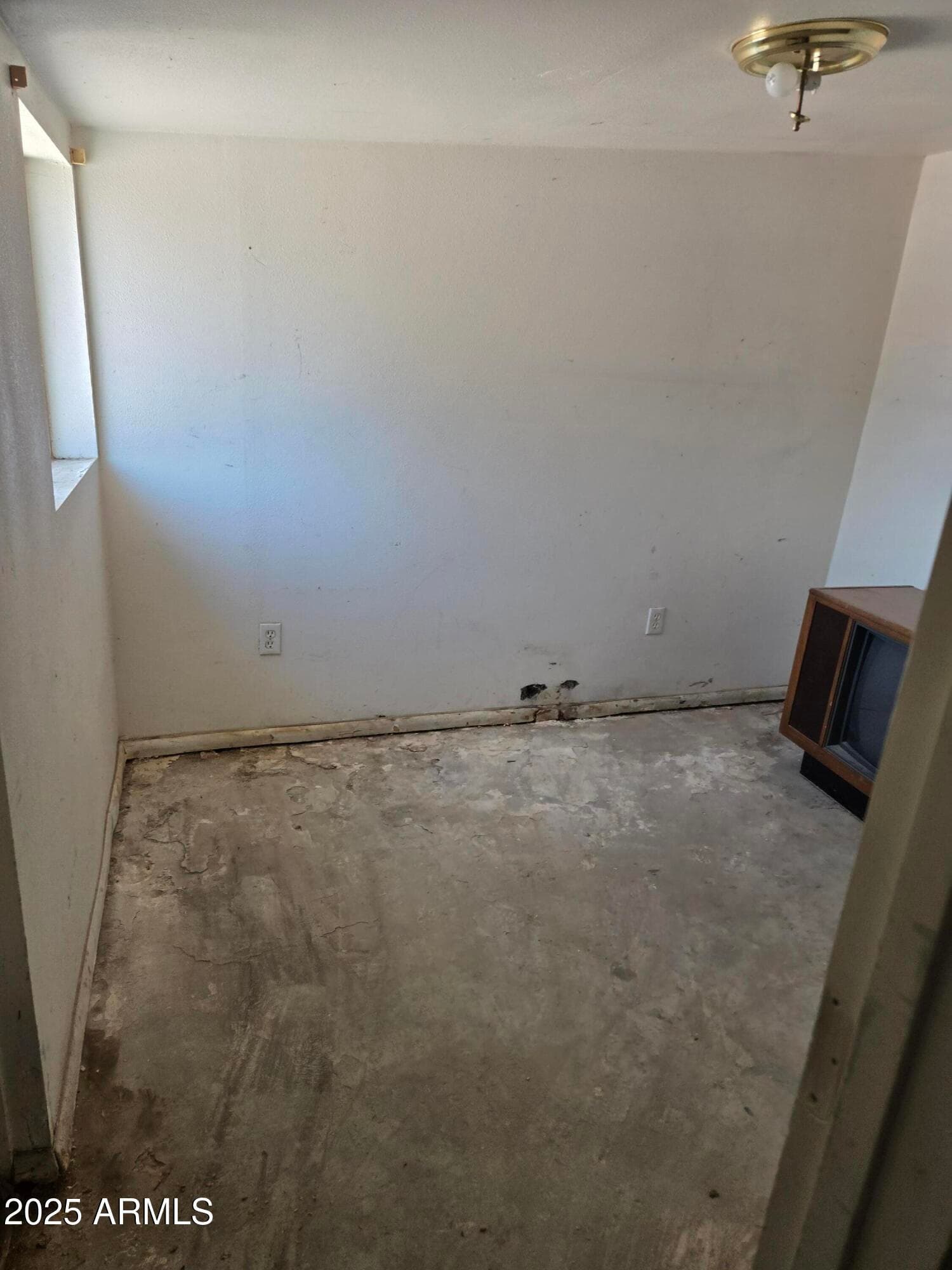 13614 N Main St — photo 2