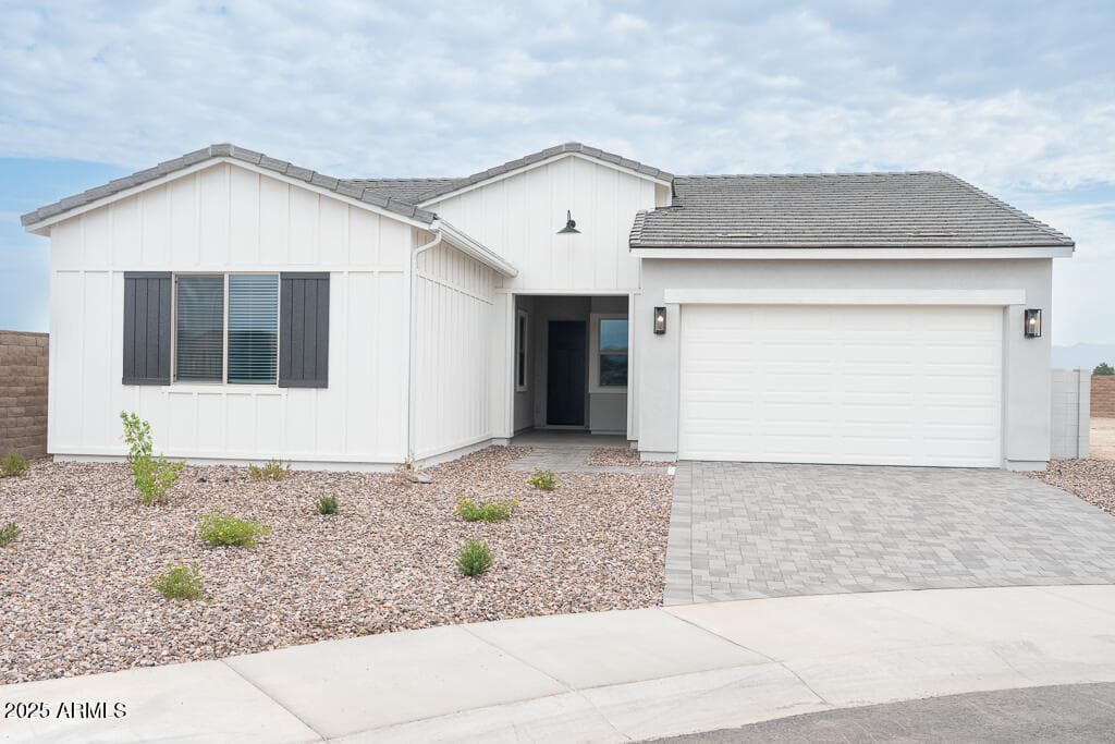 244 E La Estela Ln — photo 1