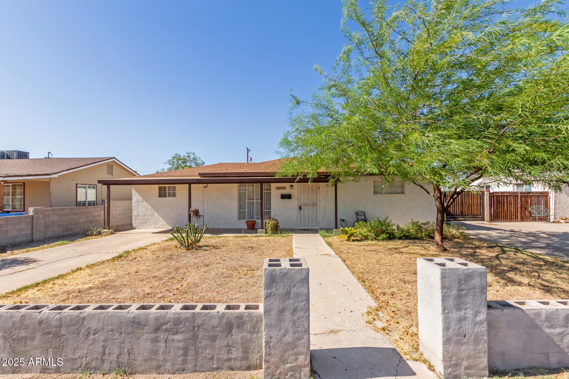 2752 W Royal Palm Rd — photo 1