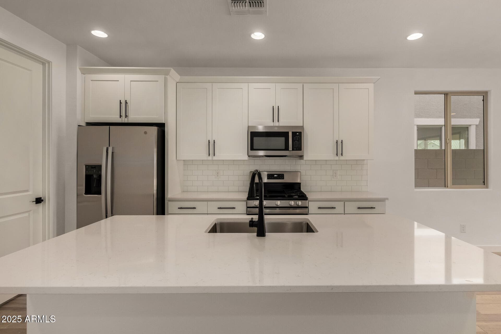 18194 W Elizabeth Ave — photo 2