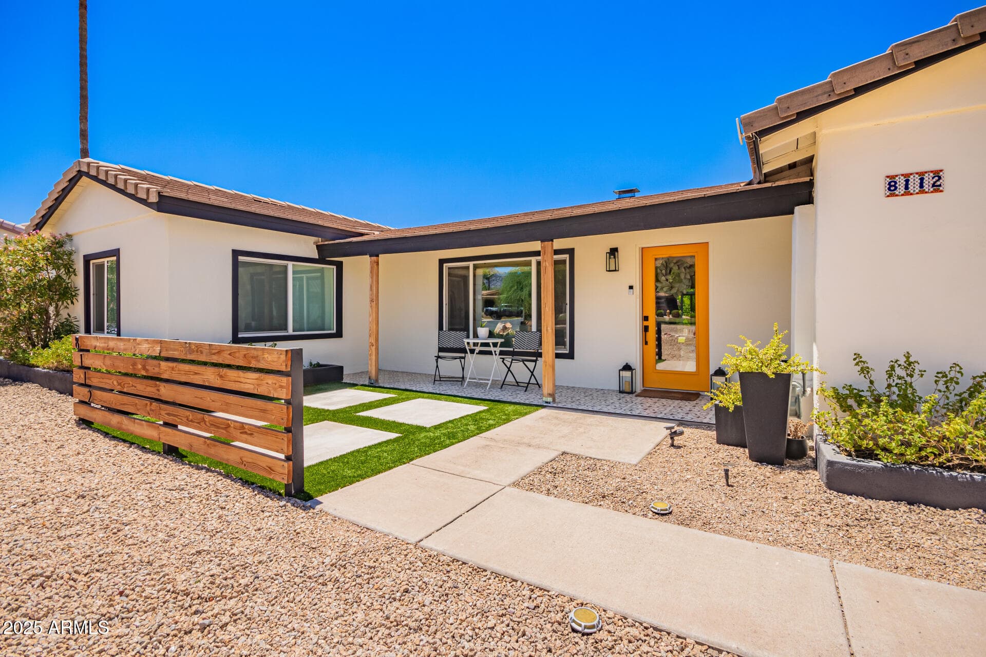 8112 N 10th Pl — photo 2